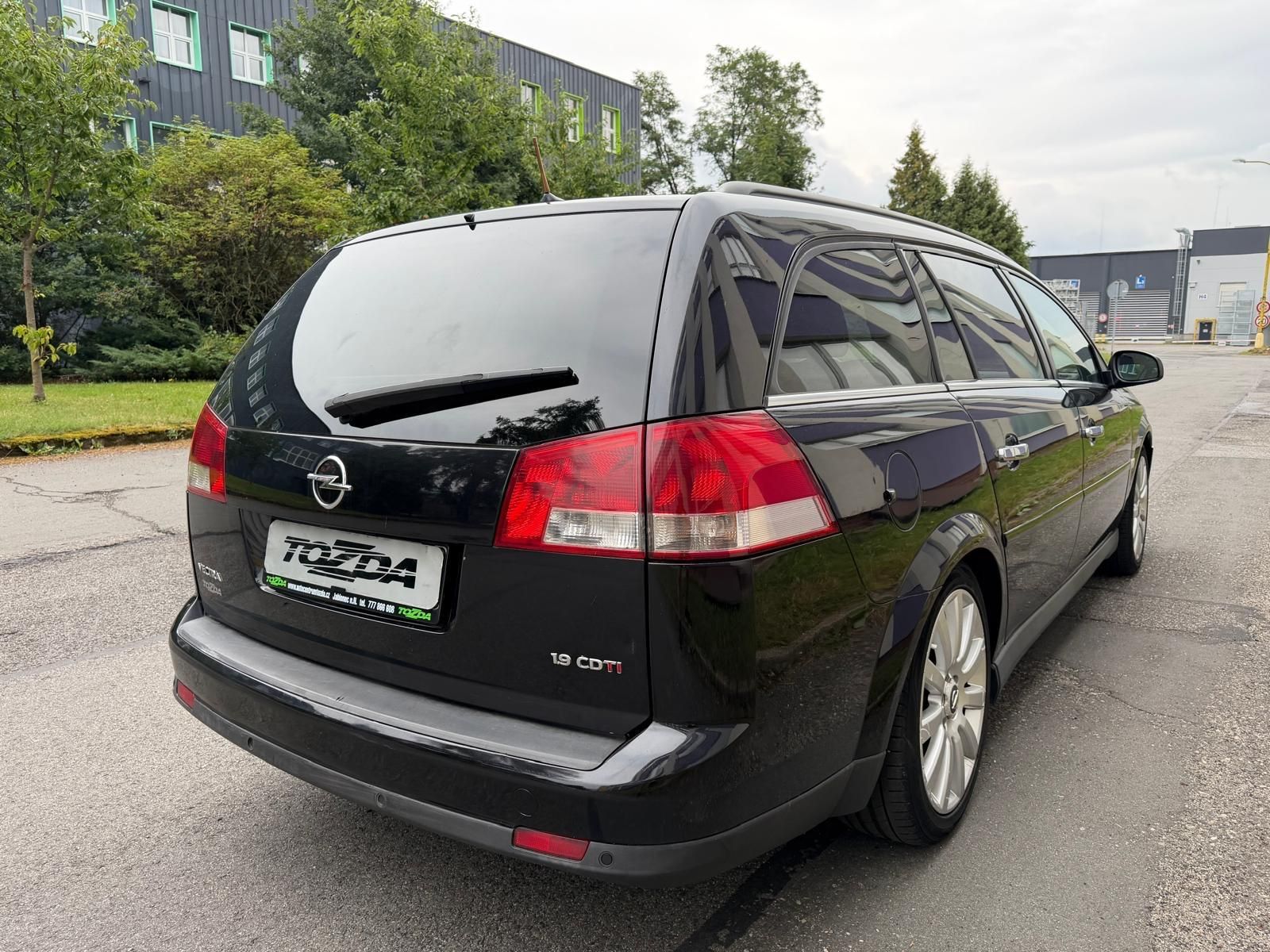 Opel Vectra, 1,9 CDTi SW + sada pneumatik - fotka 5
