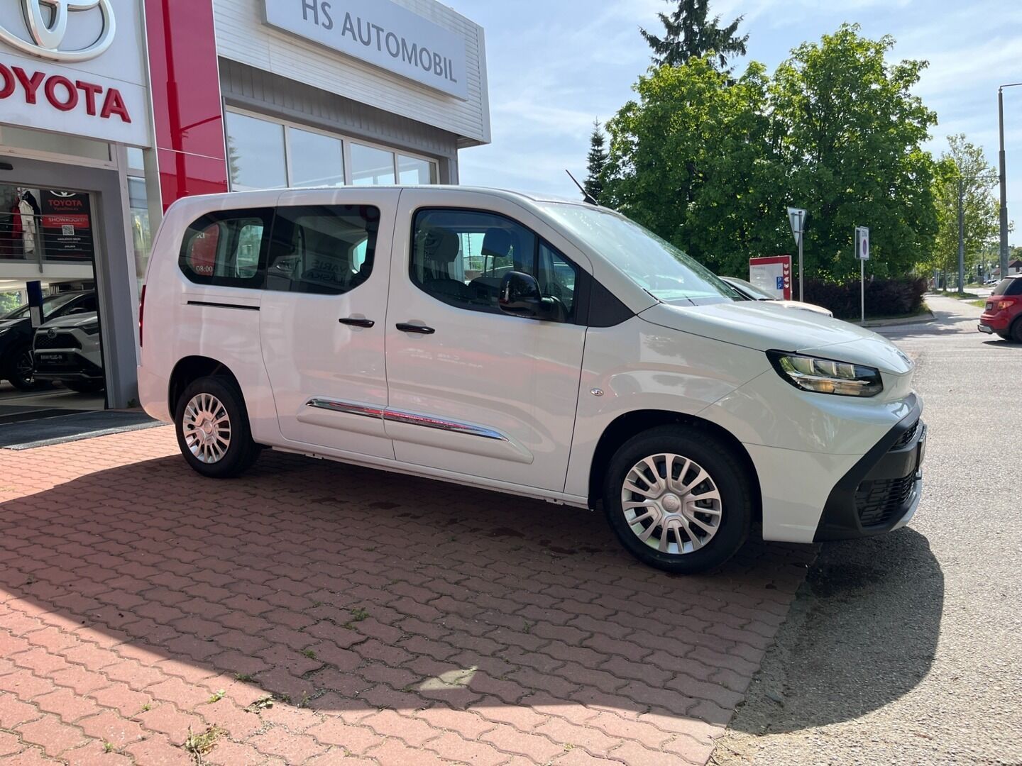 Toyota Proace City Verso, L2 dlouhá 1.2 benzín 110 koní - fotka 2