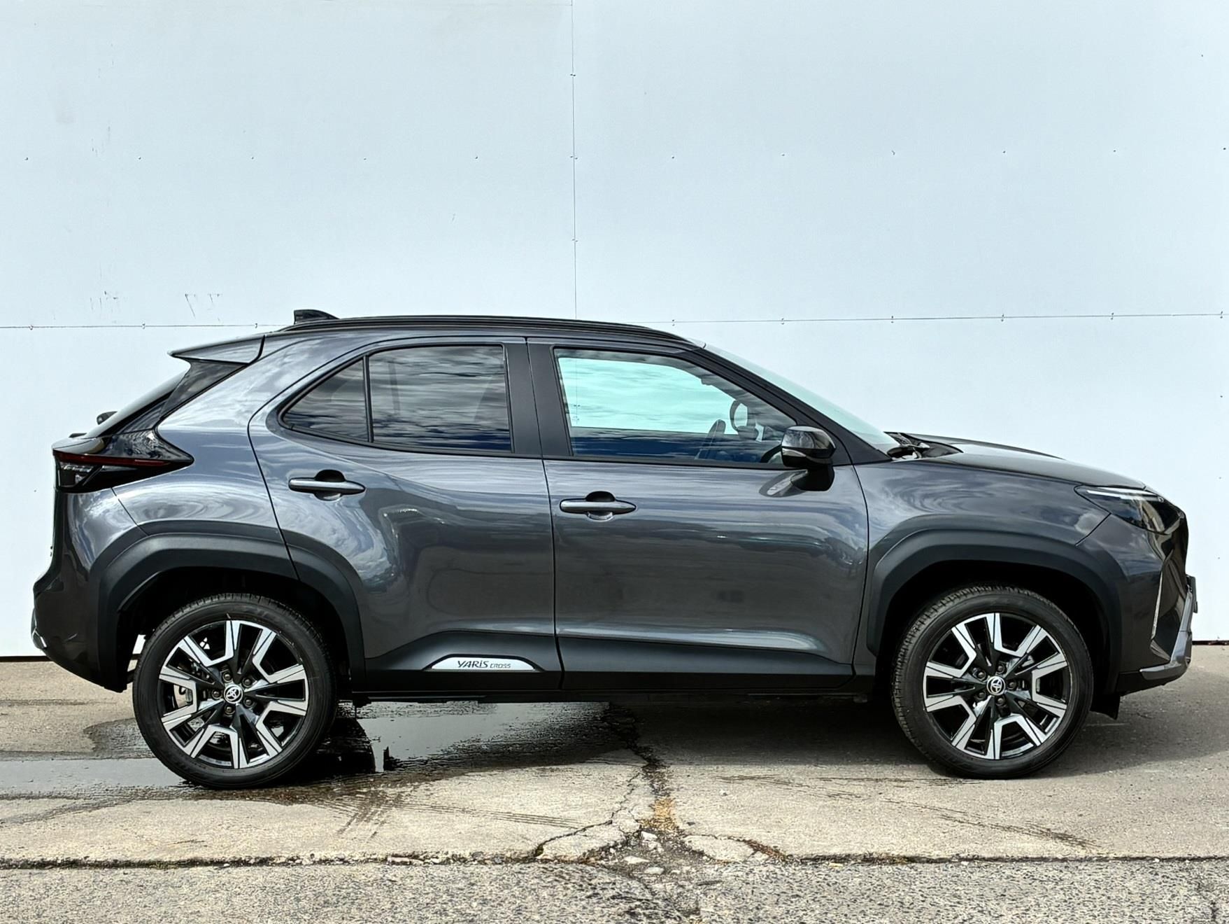 Toyota Yaris Cross, 1.5 HSD 130k e-CVT AWD Executi - fotka 3