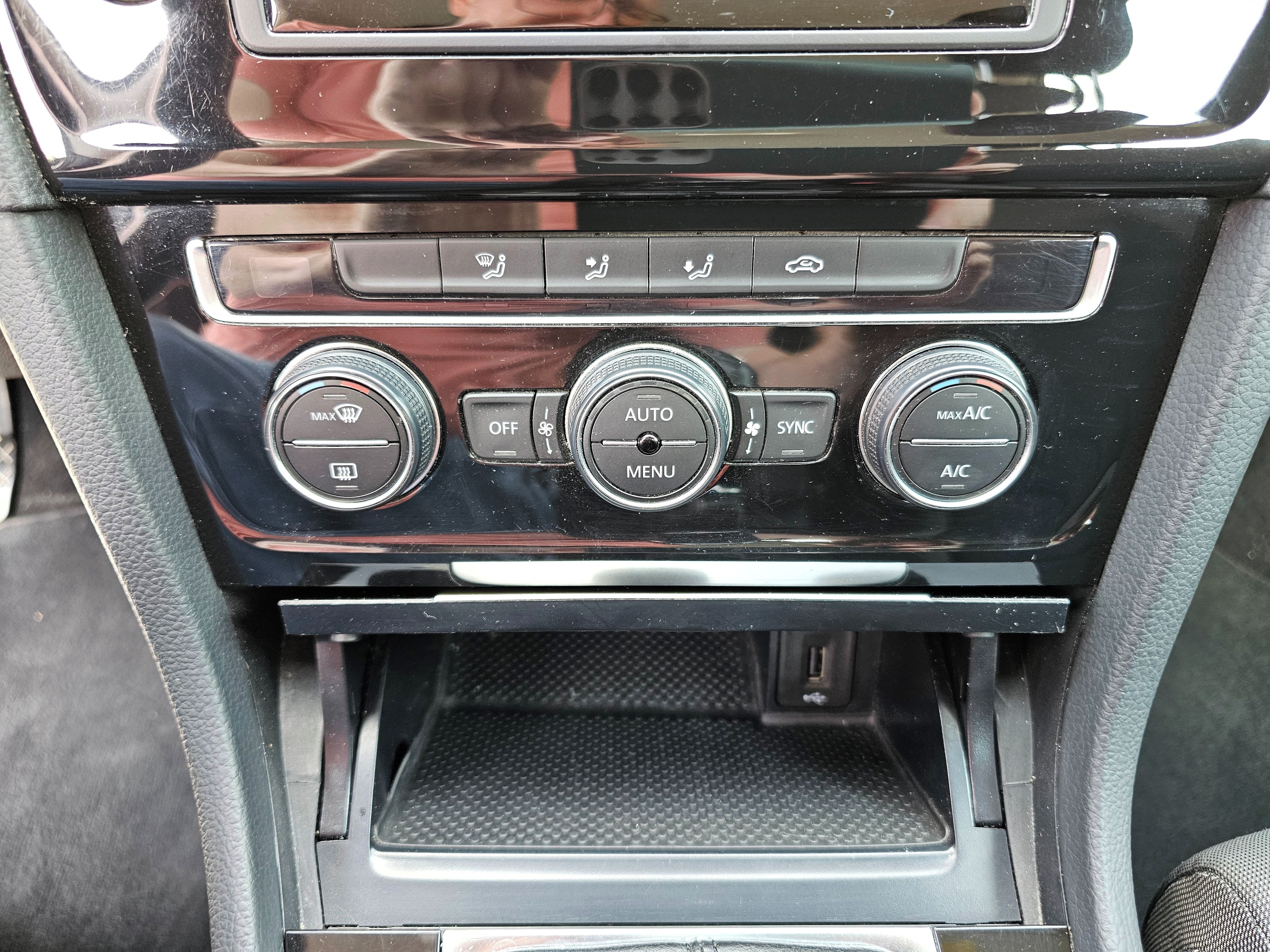 Volkswagen Golf, Kombi 1,6 TDi, po STK + z.kola - fotka 5