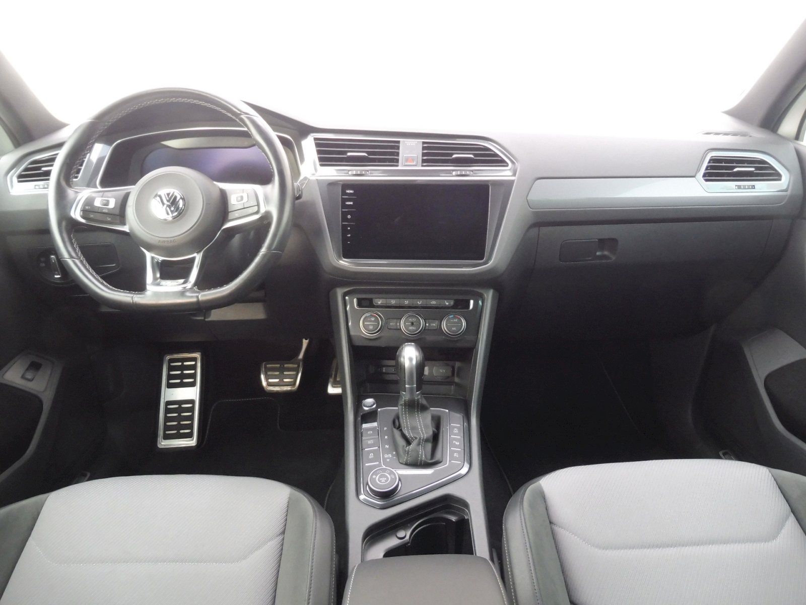 Volkswagen Tiguan, Highline 2,0 TDI 140kW DSG 4MO - fotka 5