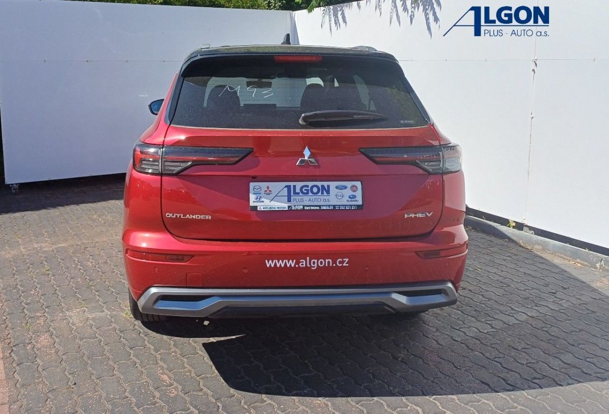 Mitsubishi Outlander, Instyle 2,4 MIVEC 2xelektromot - fotka 4
