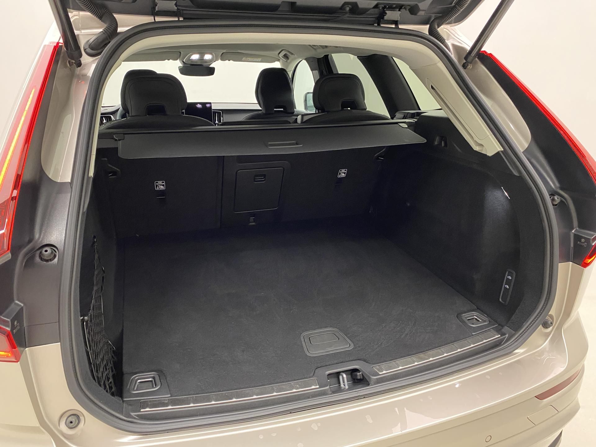 Volvo XC60, B5 AWD PLUS DARK VZDUCH - fotka 6