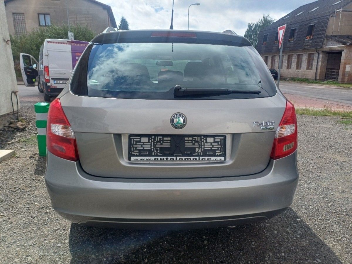 Škoda Fabia, 1,4 16V  kombi - fotka 5