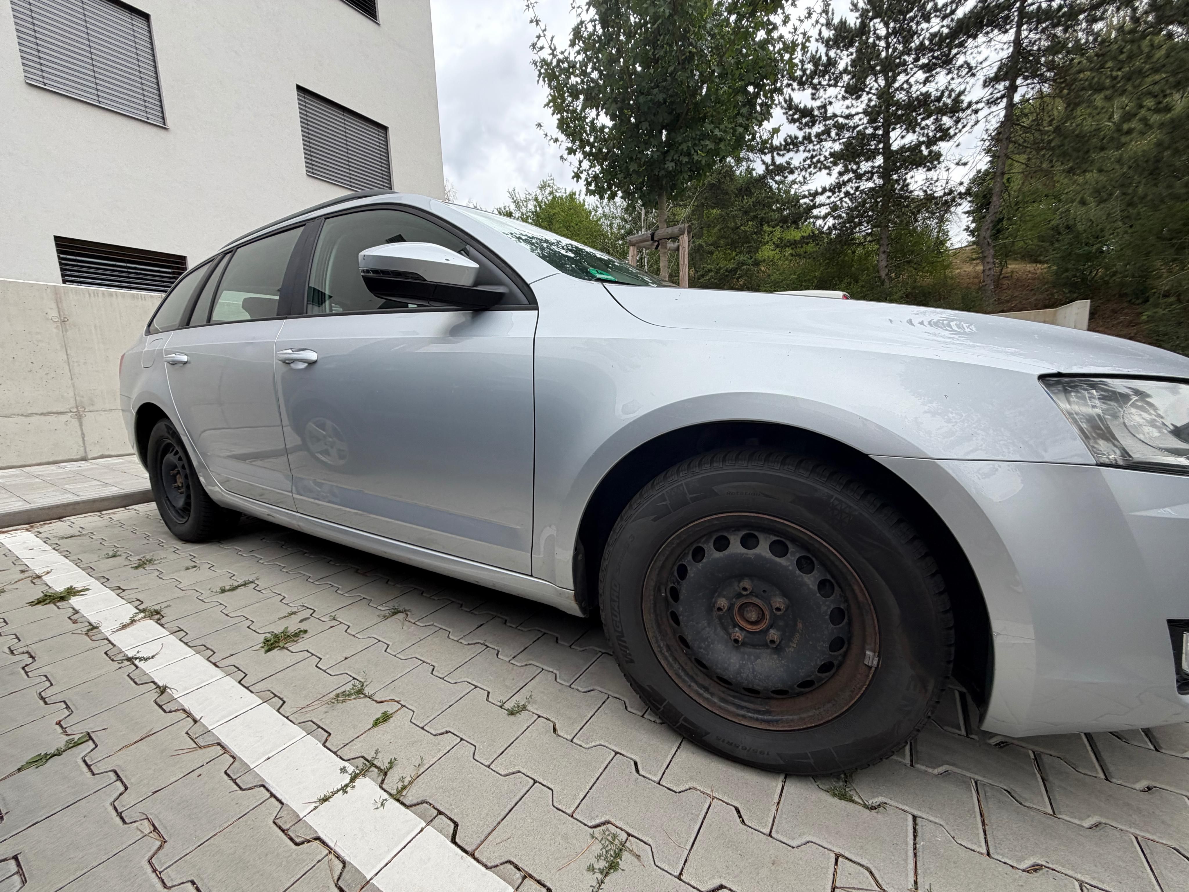 Škoda Octavia, 1.6 TDI DSG, 2 sady kol - fotka 6