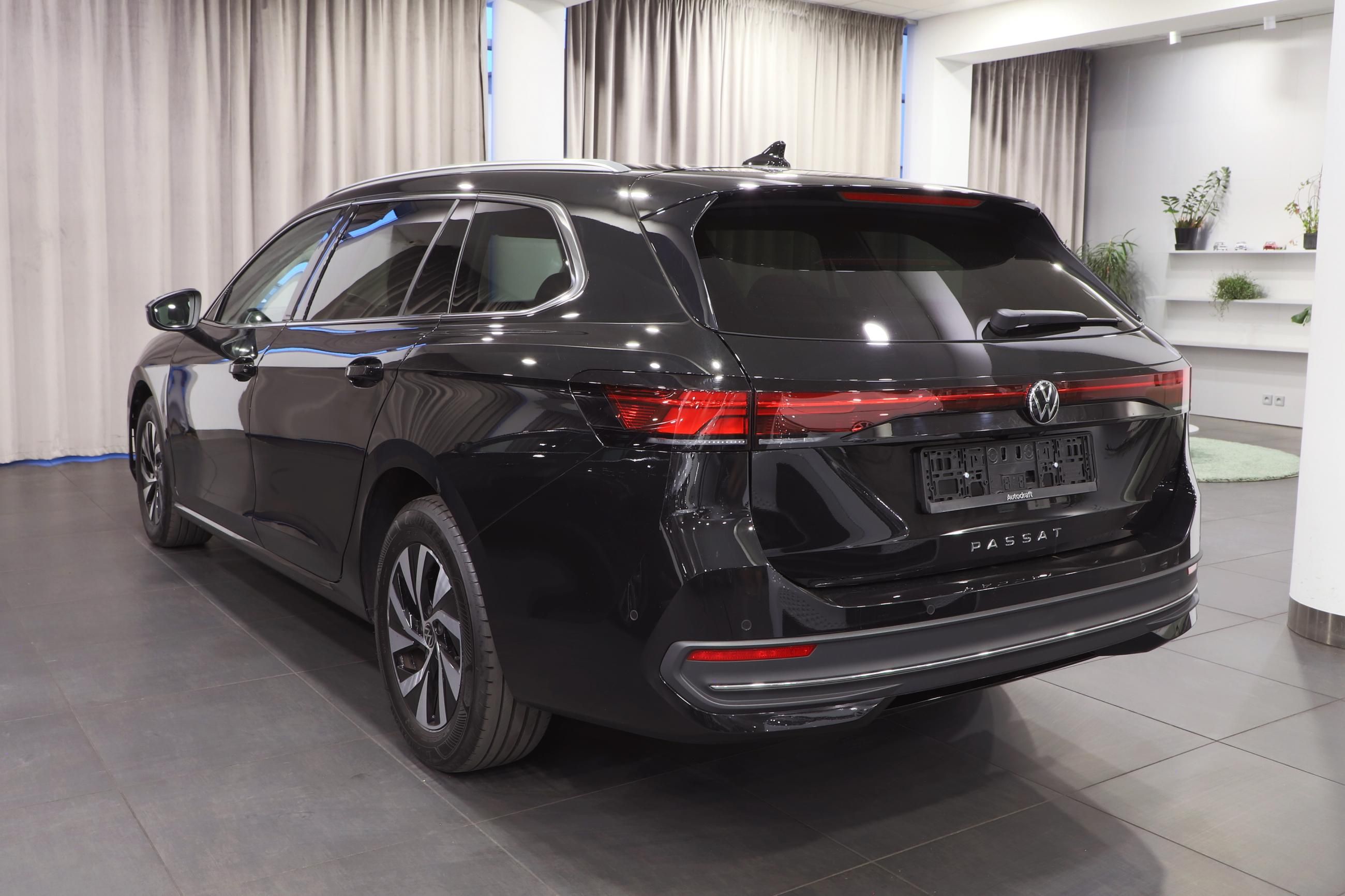 Volkswagen Passat Variant, 2.0 TDI 110kW DSG / Tažné - fotka 4