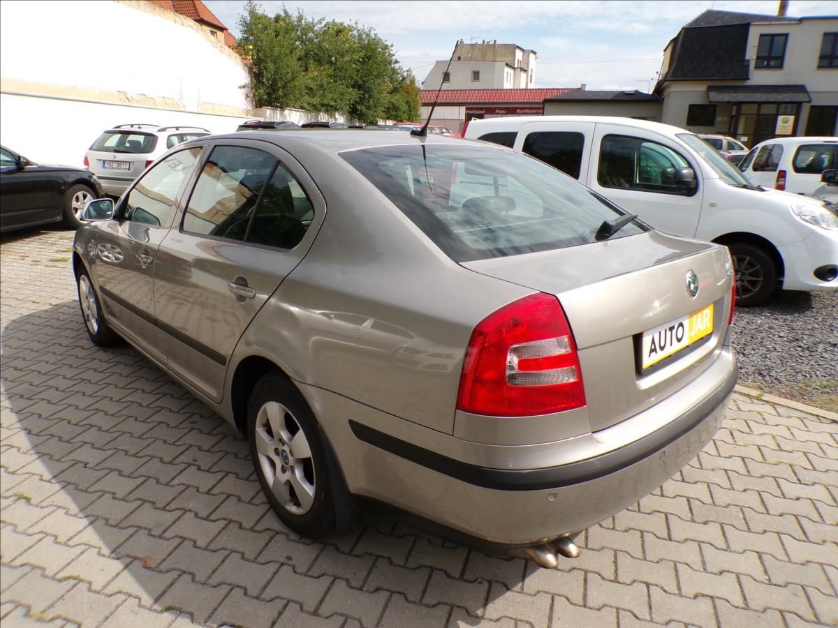 Škoda Octavia, 2,0 TDI-103KW  DSG,NAVI,XENONY - fotka 4