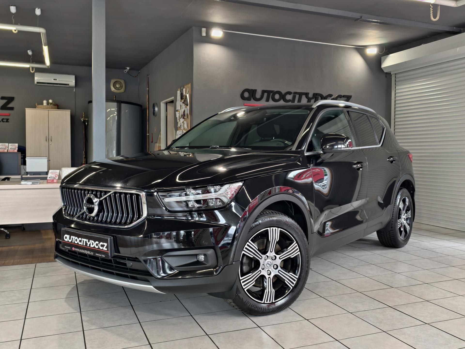 Volvo XC40, D4 140kW AWD, INSCRIPTION, DPH - fotka 3