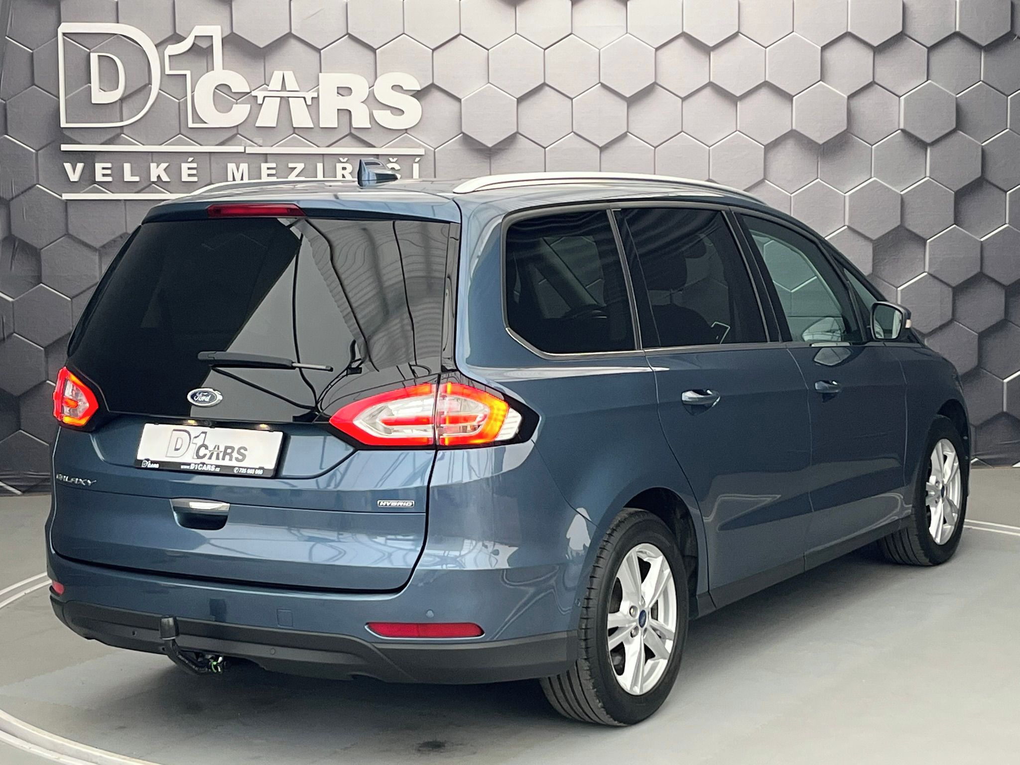 Ford Galaxy, 2.5 HEV TITANIUM 7 míst - fotka 5