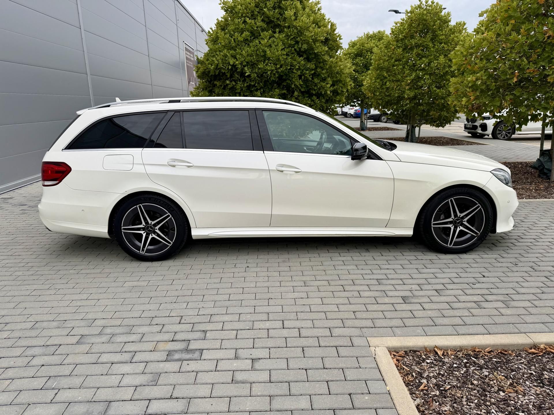 Mercedes-Benz Třídy E, E 350 BLUETEC 4MATIC AMG - fotka 5