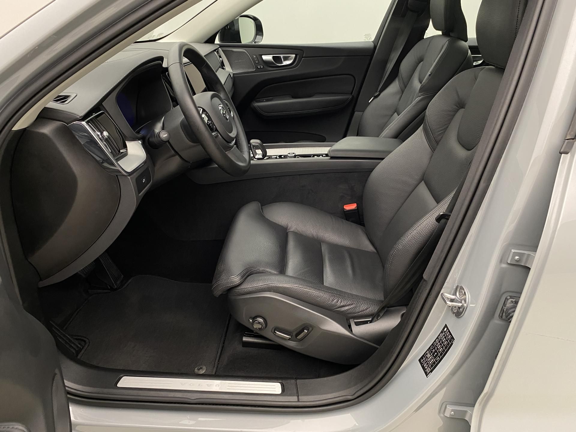 Volvo XC60, B5 AWD DARK ULTIMATE AUT CZ - fotka 3