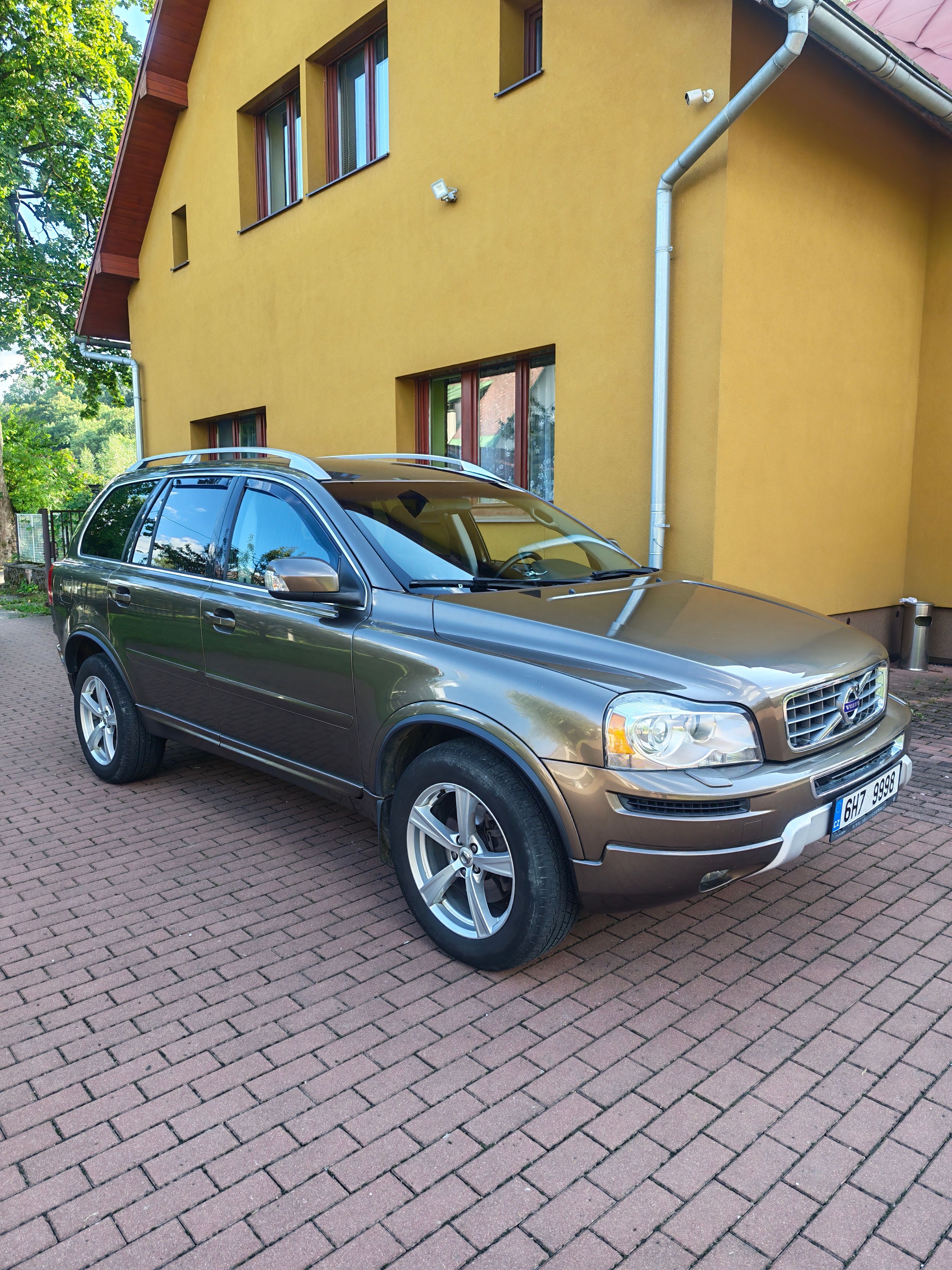 Volvo XC90, D5 AWD 147kw koupeno v ČR