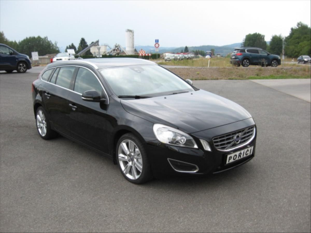 Volvo V60, 2,4 AWD D5 SUMMUM - fotka 3