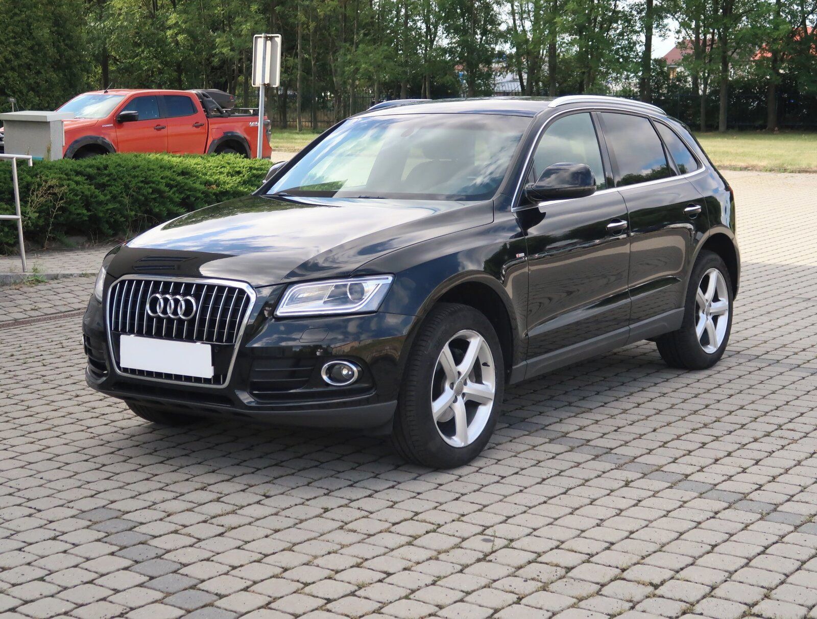 Audi Q5, 2.0 TDI, S line, 4X4, Automat - fotka 2