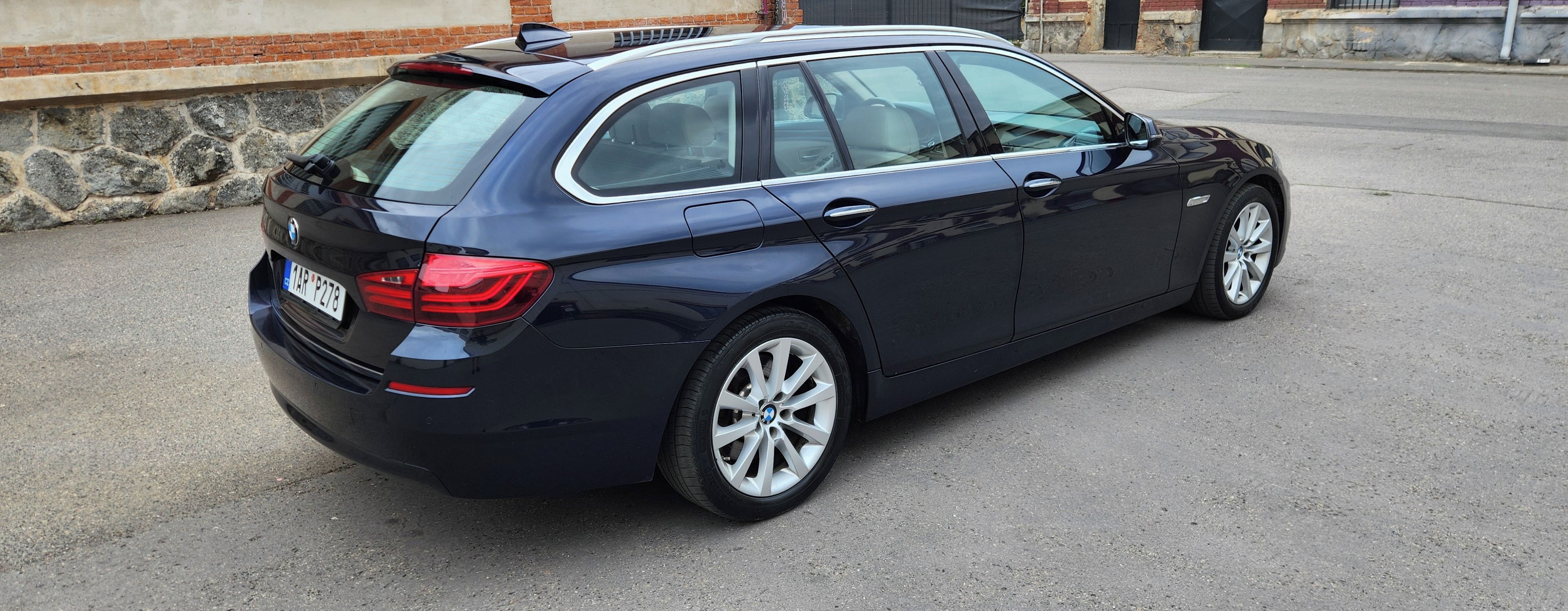 BMW Řada 5, 530XD*LED*PLNÝ*SERVIS*COMBI* - fotka 4