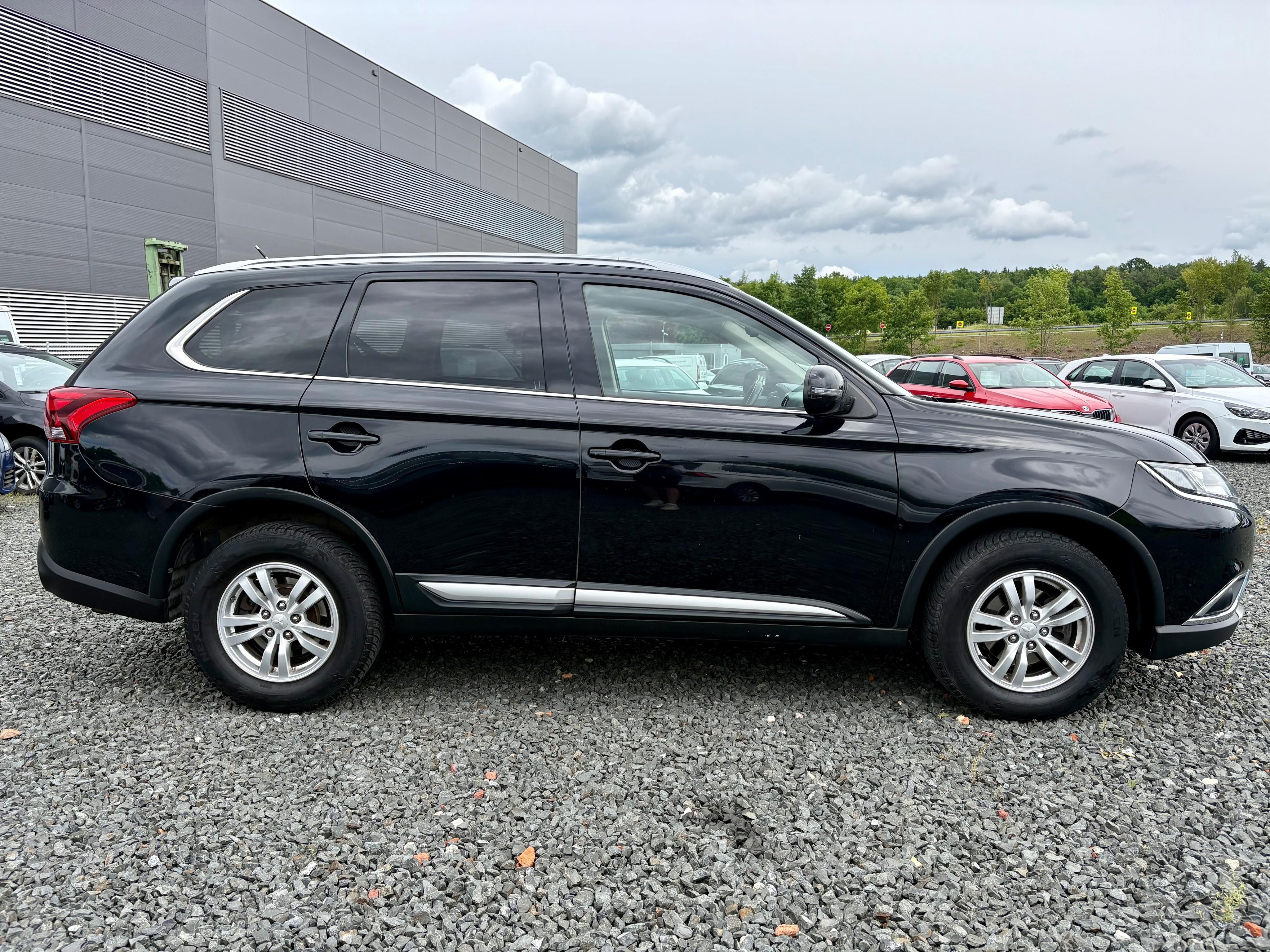 Mitsubishi Outlander, 2.3 DI-D 110kw 4x4 původ ČR - fotka 4
