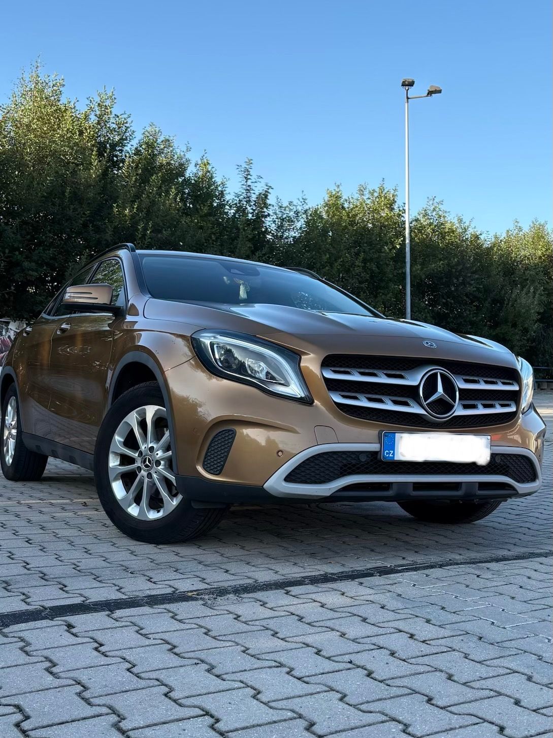 Mercedes-Benz GLA, 200 D 4 MATIC - fotka 2