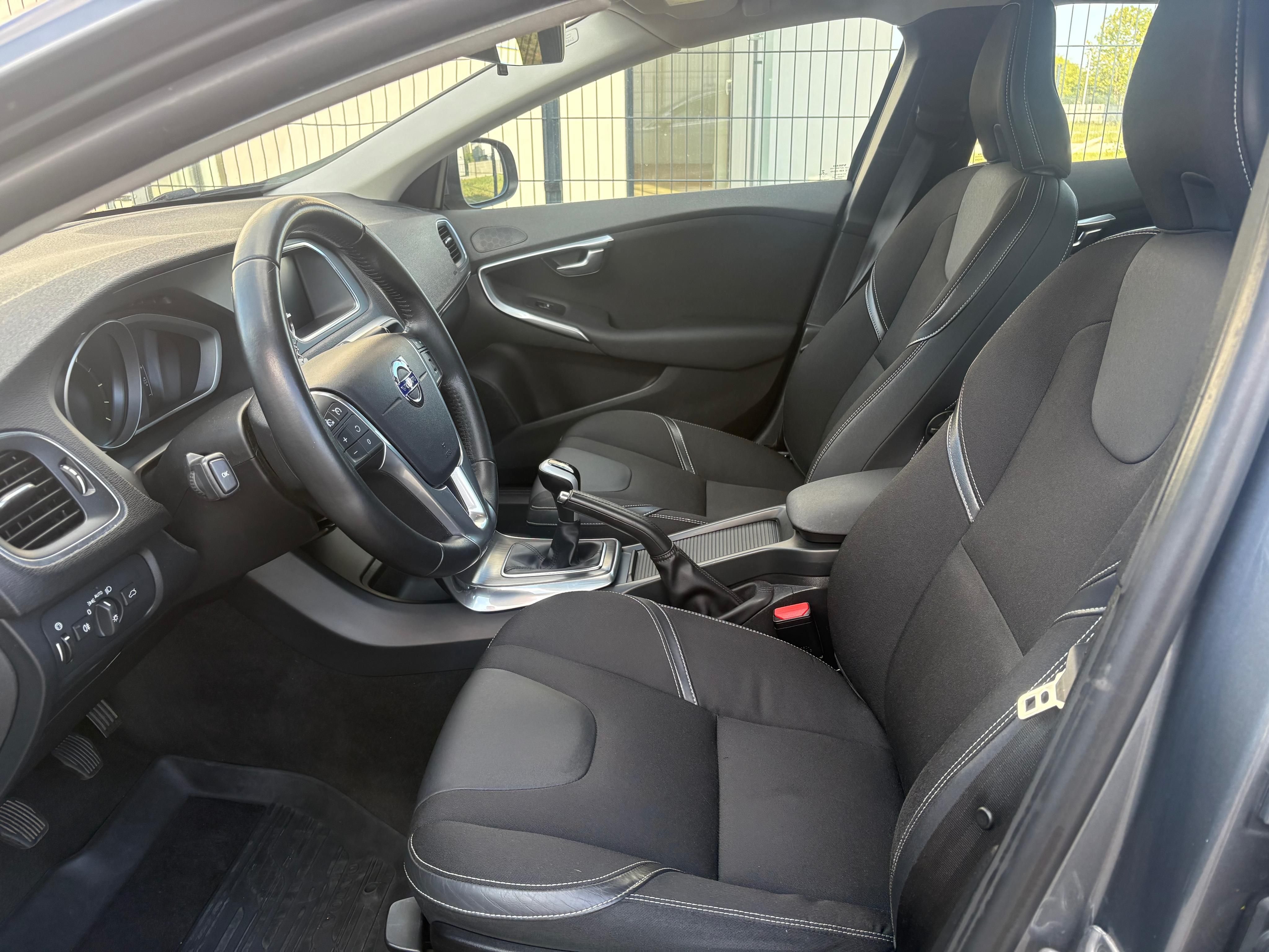 Volvo V40, D2 88kw - xenon, servisováno - fotka 2