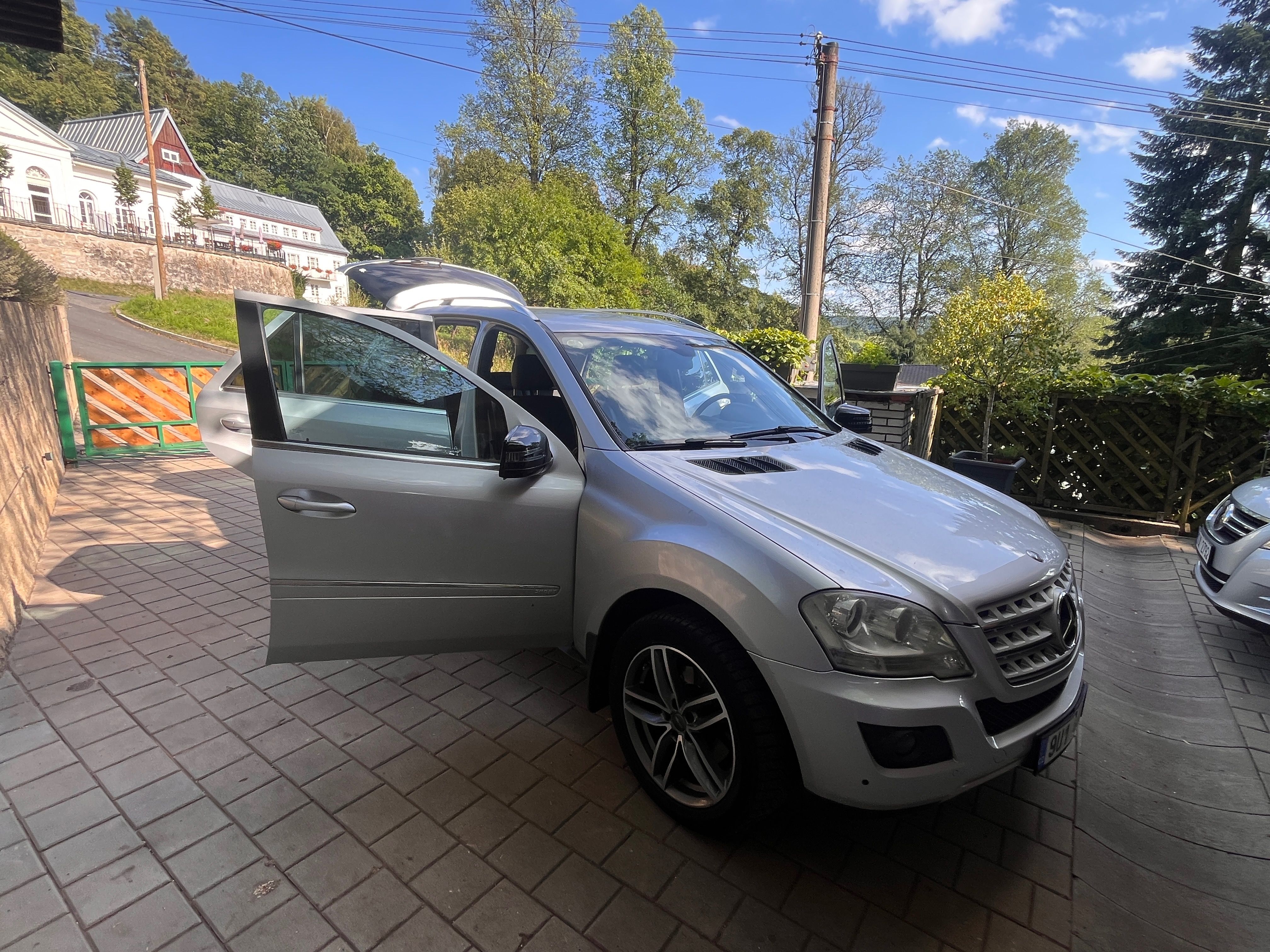 Mercedes-Benz ML, Mercedes-Benz ML 350 CDI 4MATI - fotka 4