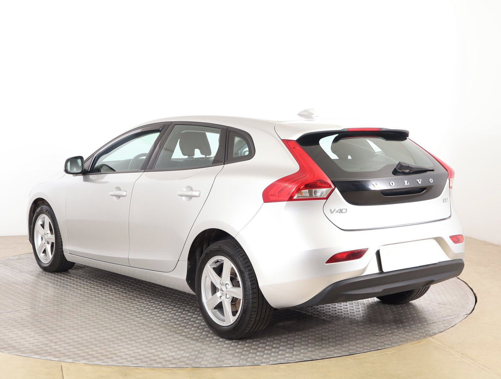 Volvo V40, 2.0 D2, Serv.kniha - fotka 4