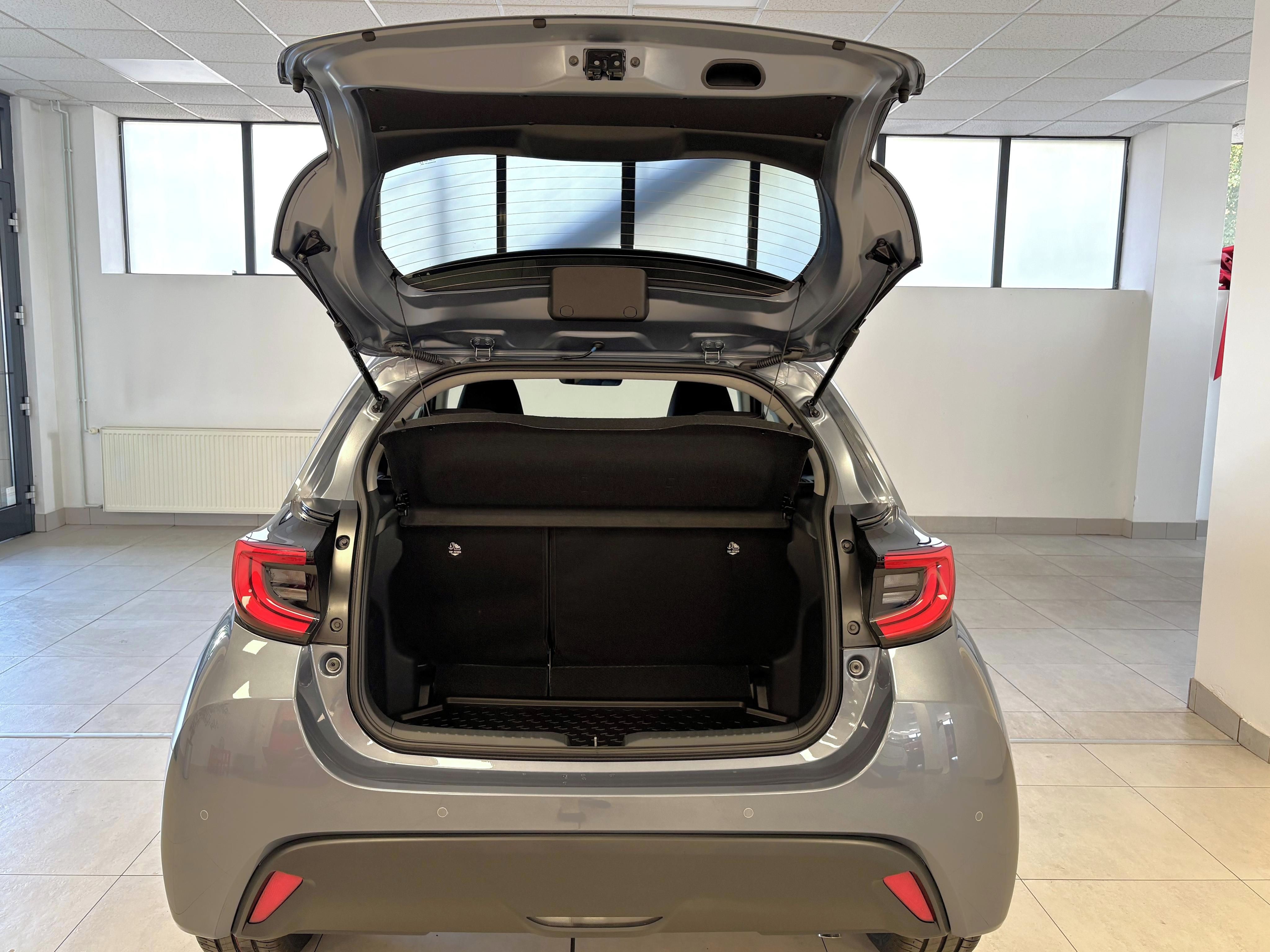 Toyota Yaris, Style, 1.5L., e-CVT hybrid - fotka 6