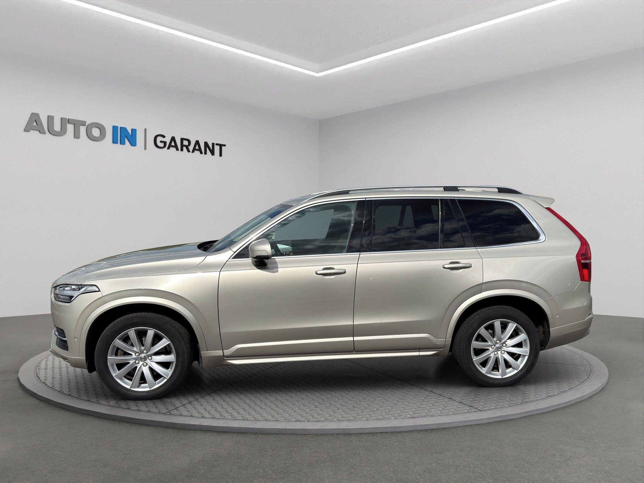 Volvo XC90, D5 AWD MOMENTUM AUT CZ - fotka 3