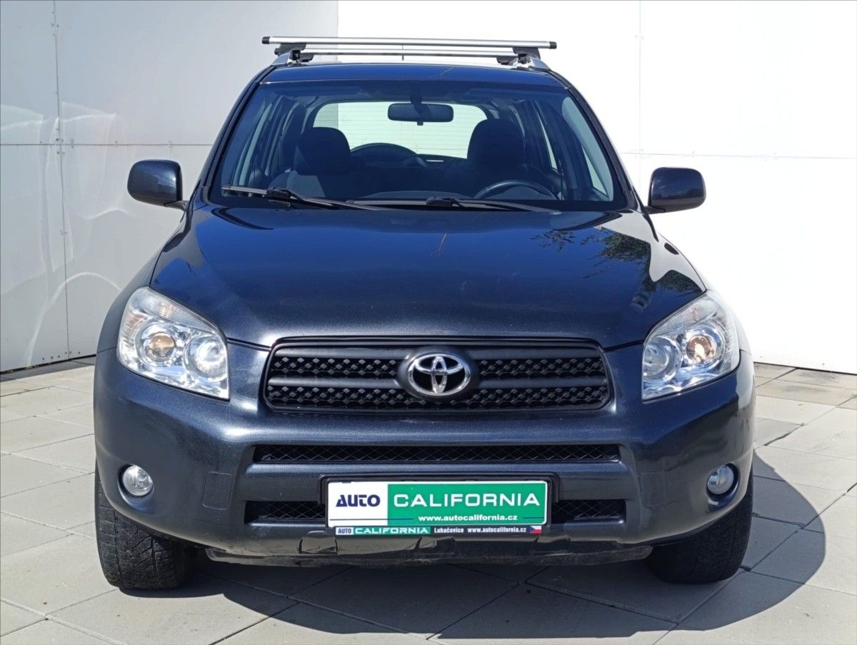 Toyota Rav4, 2,2 D-4D 4x4 Aut.klimatizace - fotka 3