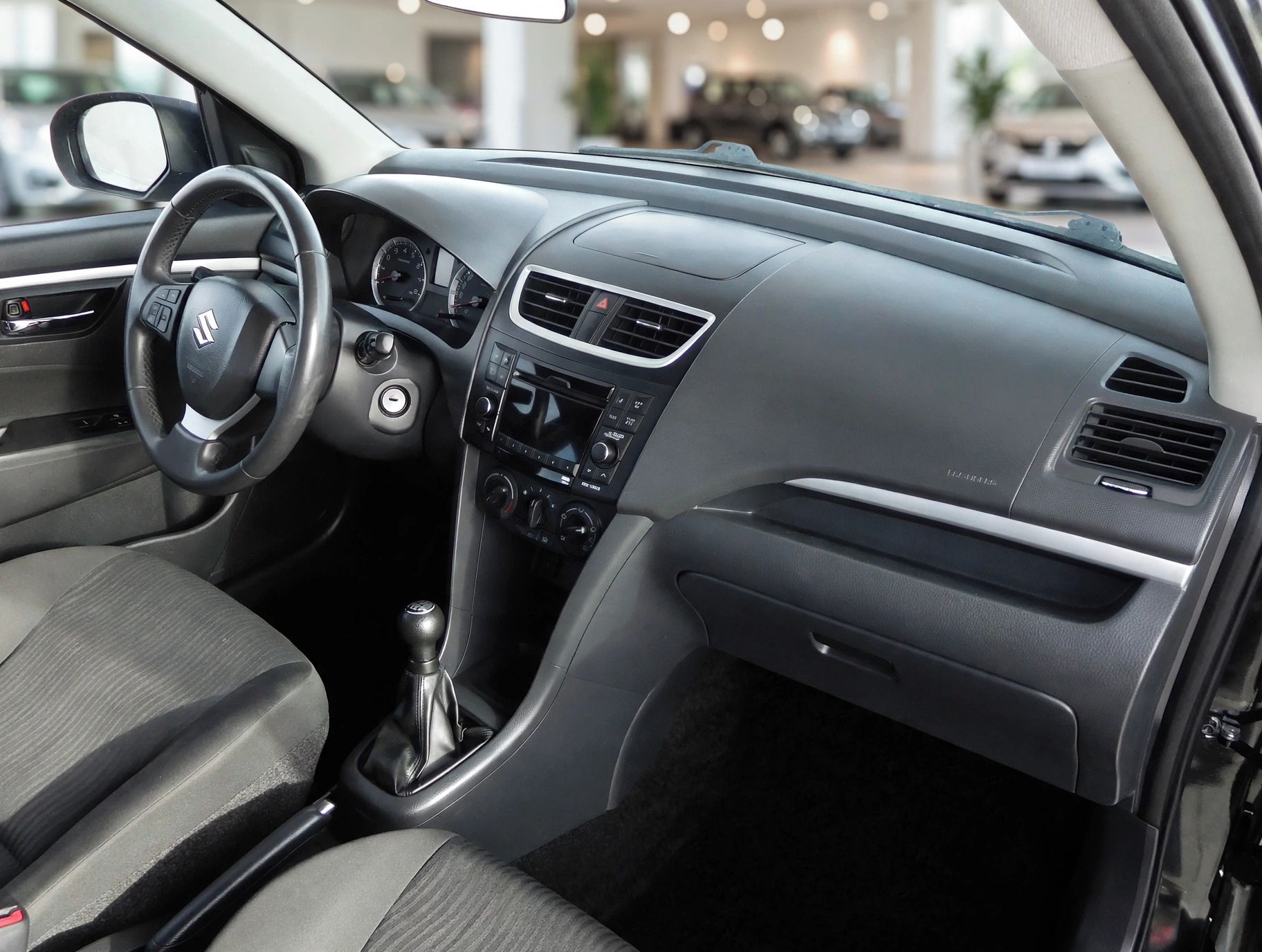 Suzuki Swift, 1.2i Sport, 66 kW, Klima - fotka 5