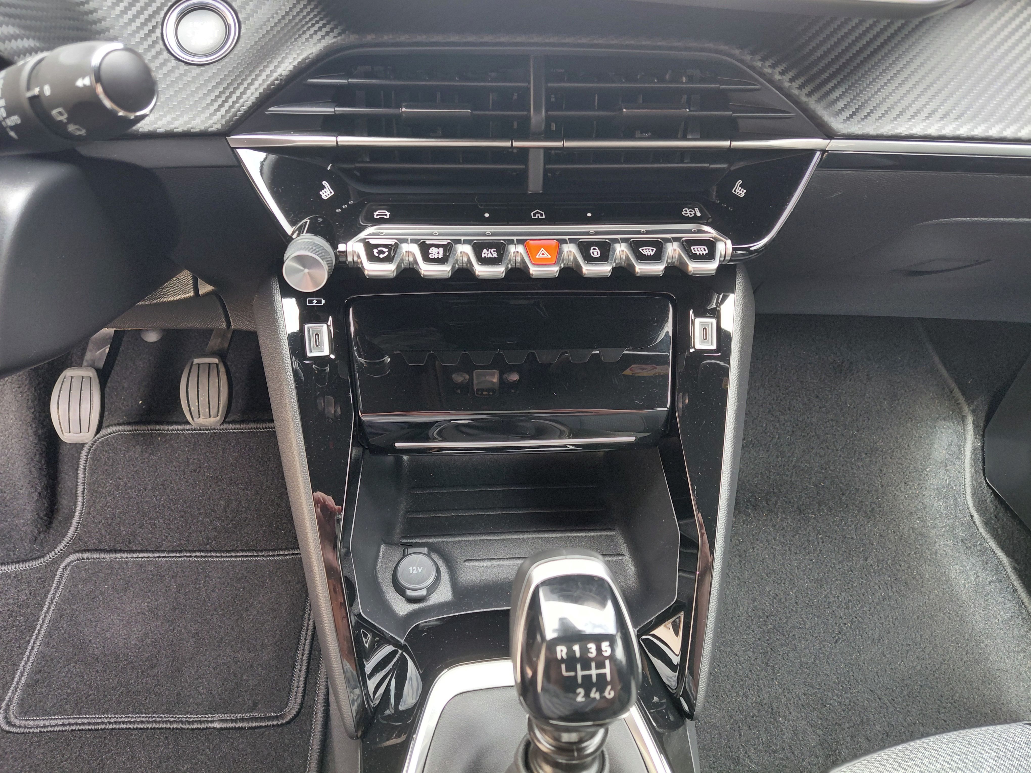 Peugeot 2008, 100k, 6x rychl., NAVI - fotka 6