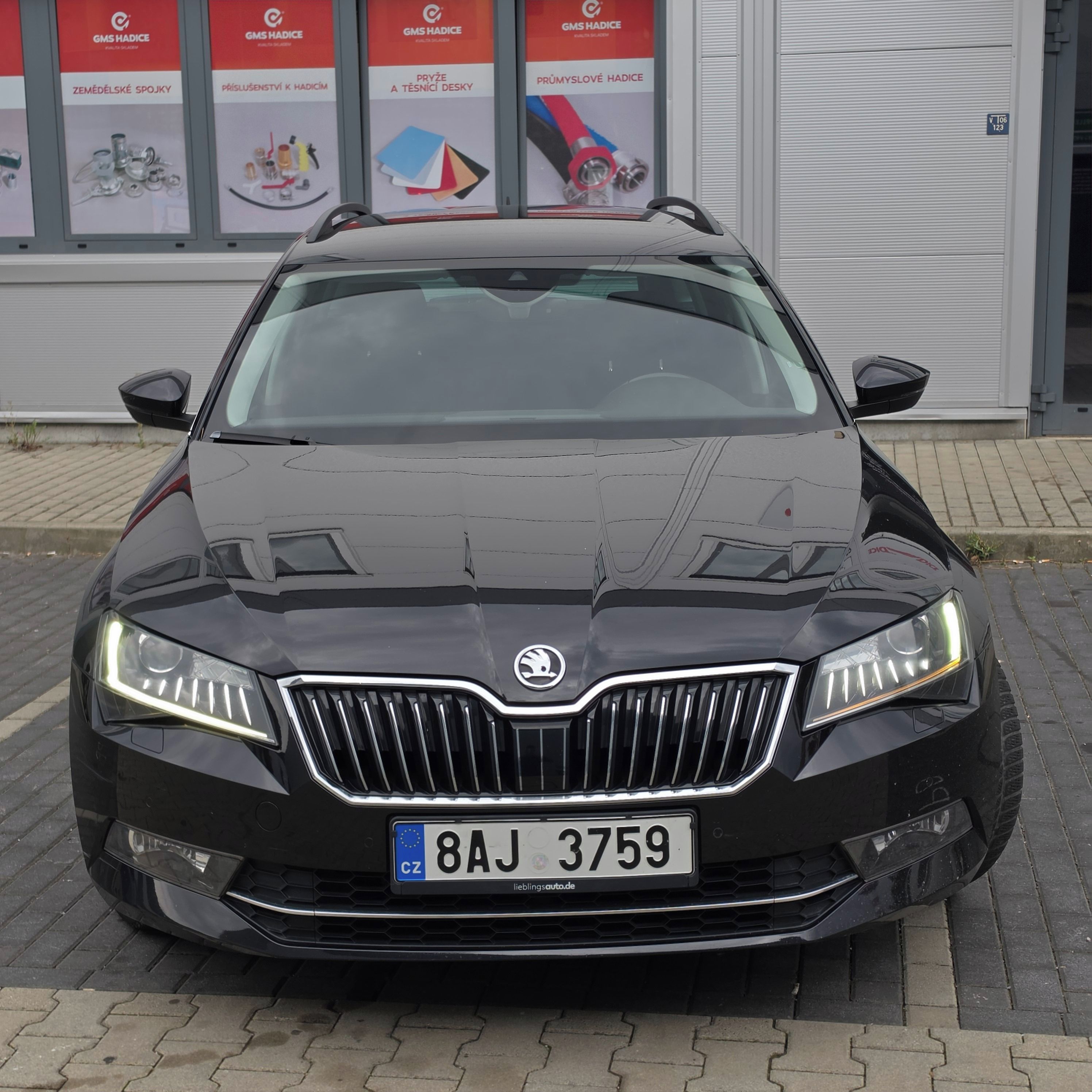 Škoda Superb, 2.0 TDI, 110 Kw, Top Vybava - fotka 2
