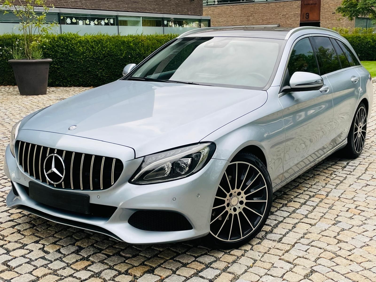 Mercedes-Benz Třídy C, 220D MANUÁL VÝHŘEV SENZORY LED - fotka 2