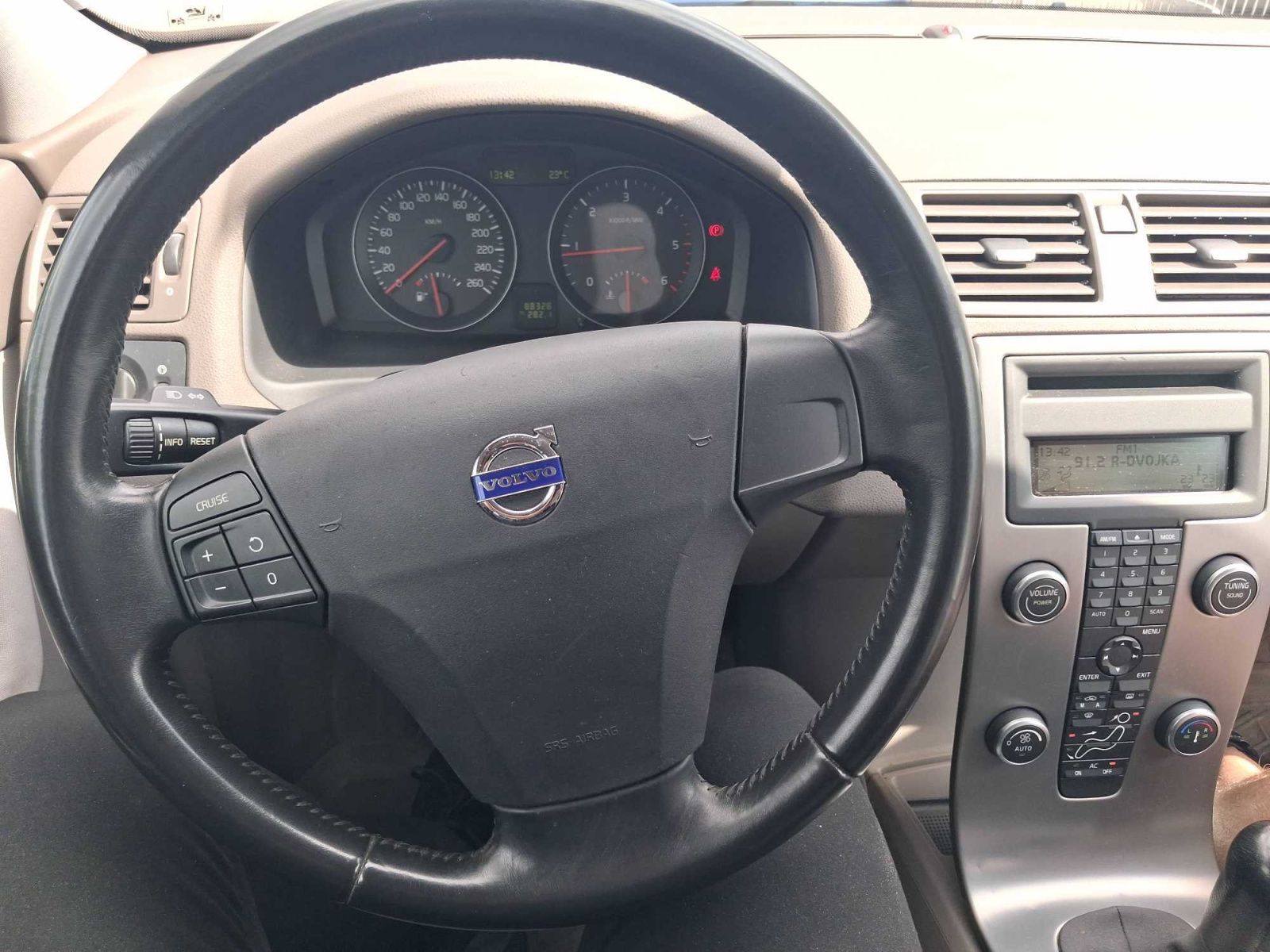 Volvo S40, 2.0 D - fotka 3