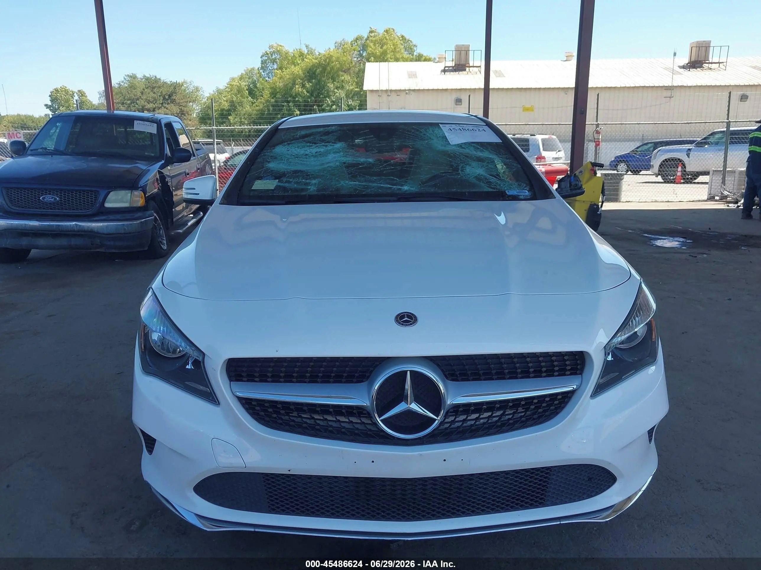Mercedes-Benz CLA, Auto na cestě - fotka 5