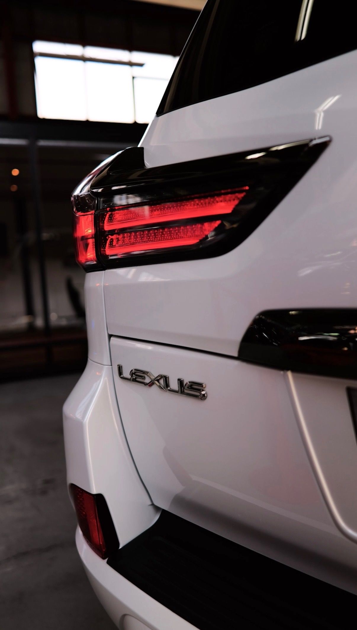 Lexus LX 570, Black Vision, OD NOVÉHO V CZ!! - fotka 3