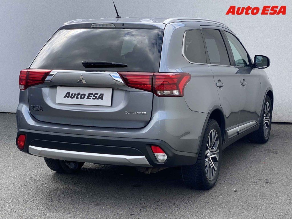 Mitsubishi Outlander, 2.0 4x4,AT - fotka 4