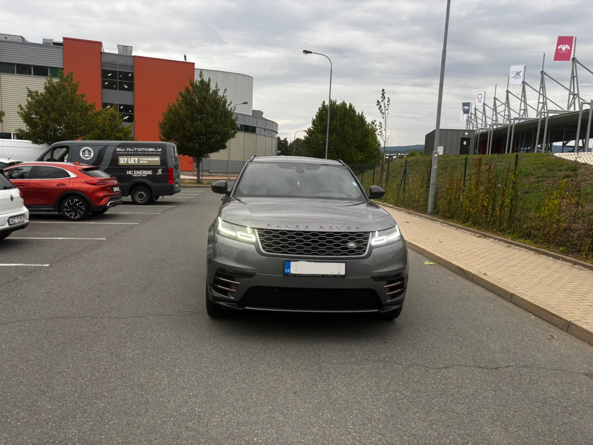 Land Rover Range Rover Velar, 3.0 D275 R DYNAMIC AWD ČR - fotka 4