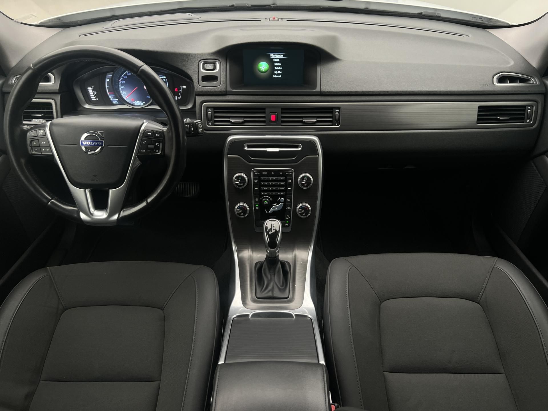 Volvo XC70, D4 AWD MOMENTUM AUT - fotka 2