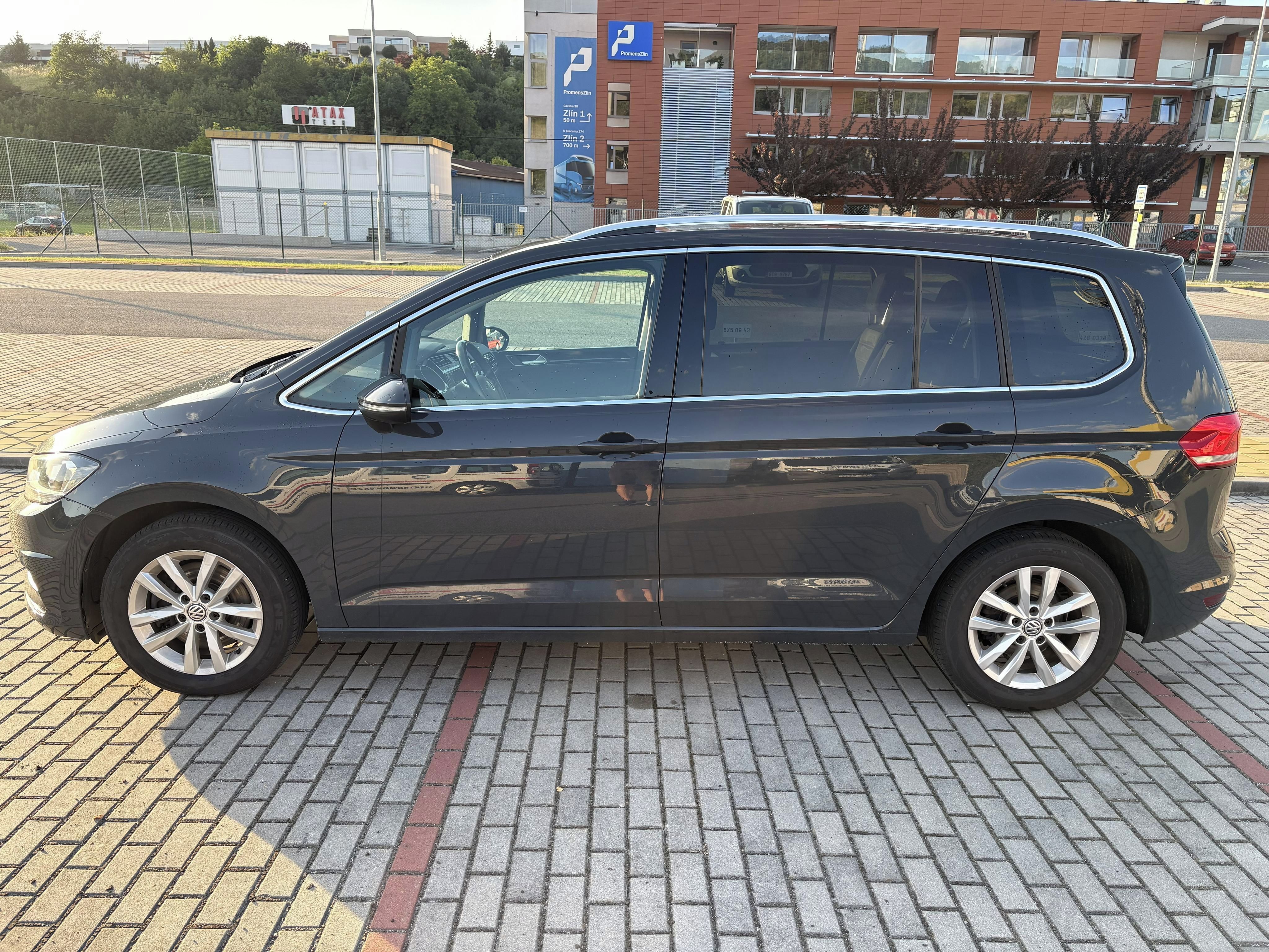 Volkswagen Touran, 2.0 TDI 110 KW Highline - fotka 3