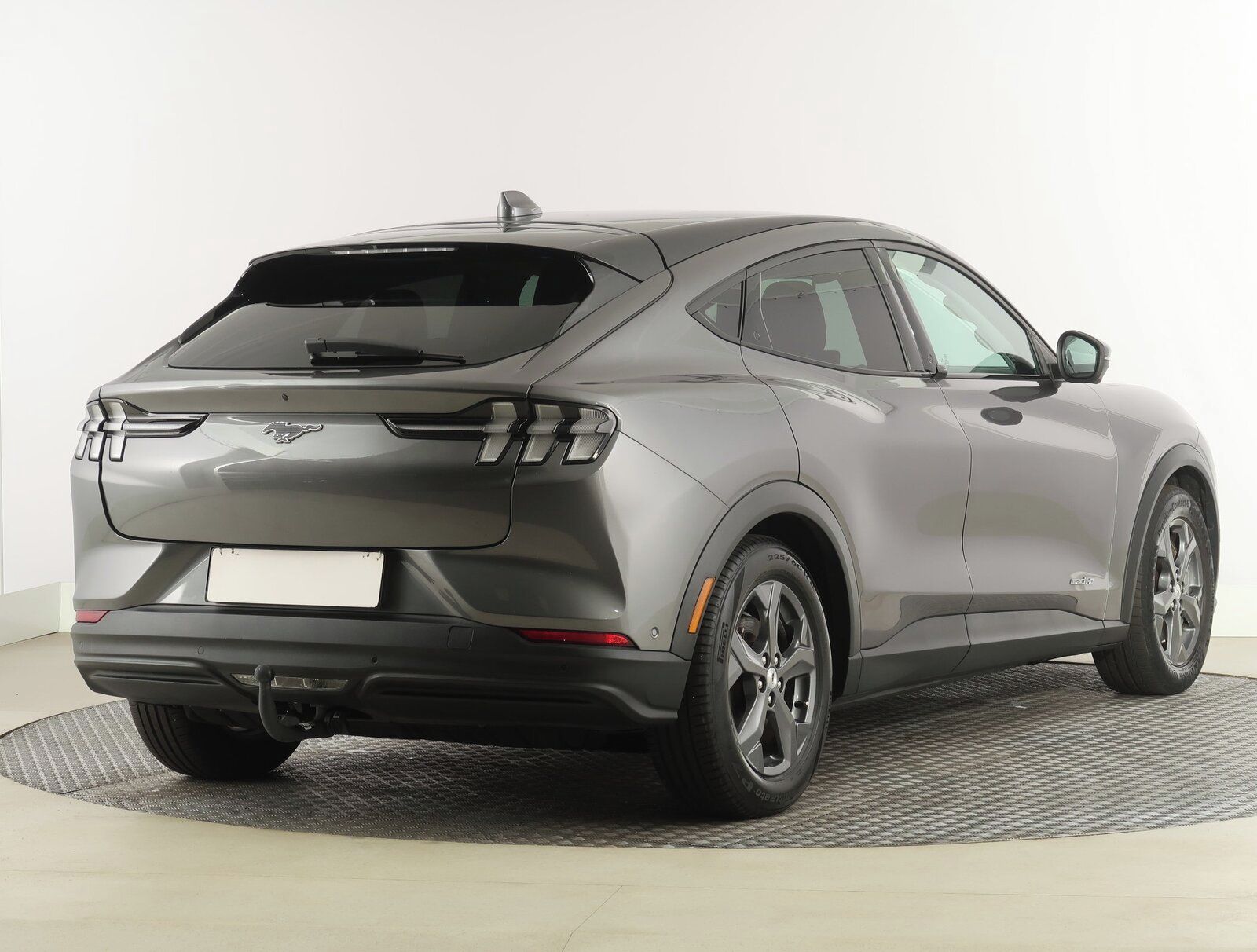 Ford Mustang Mach-E, Standard Range AWD, Automat - fotka 5