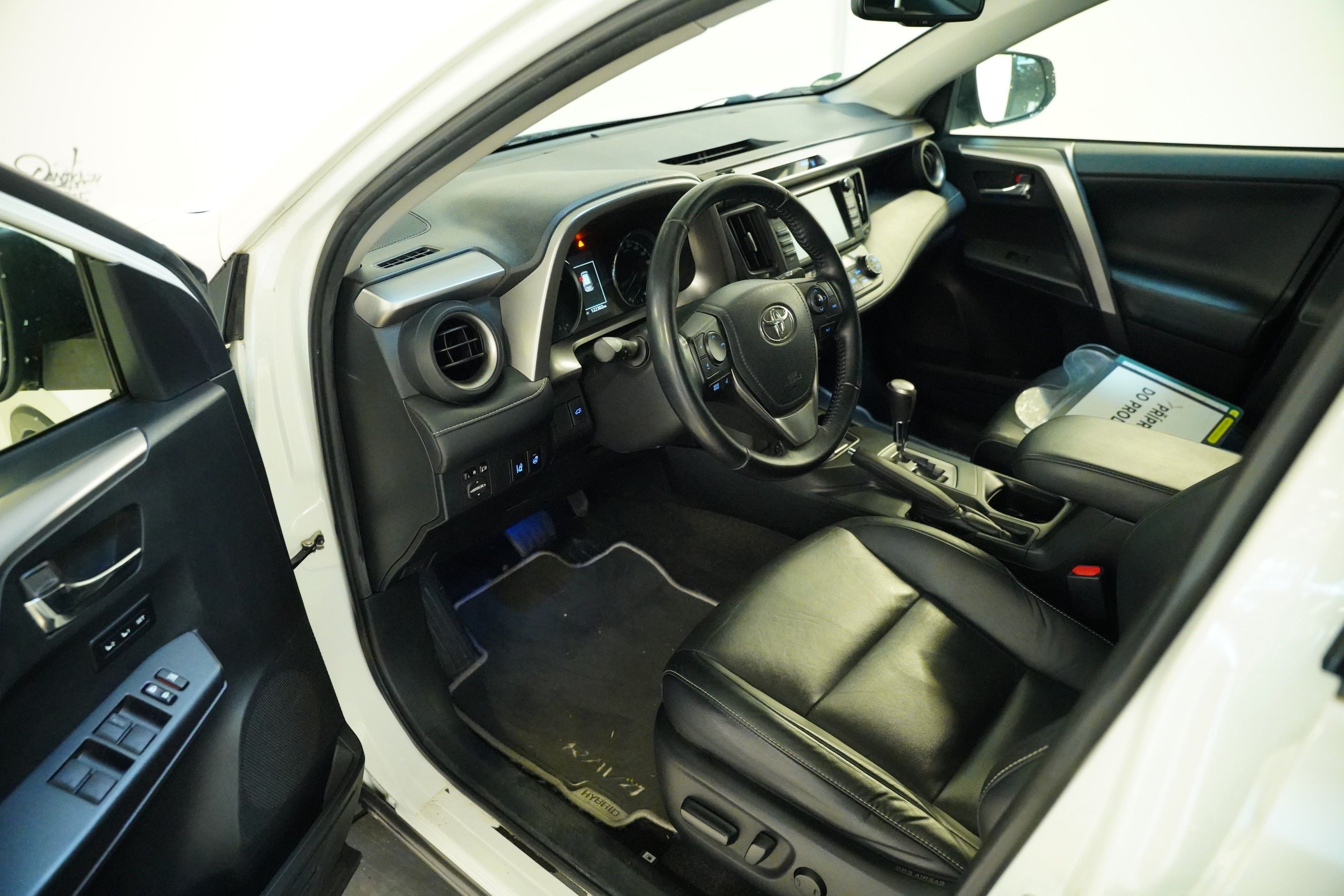 Toyota Rav4, 2.5 Hybrid 145 kW Executive - fotka 6