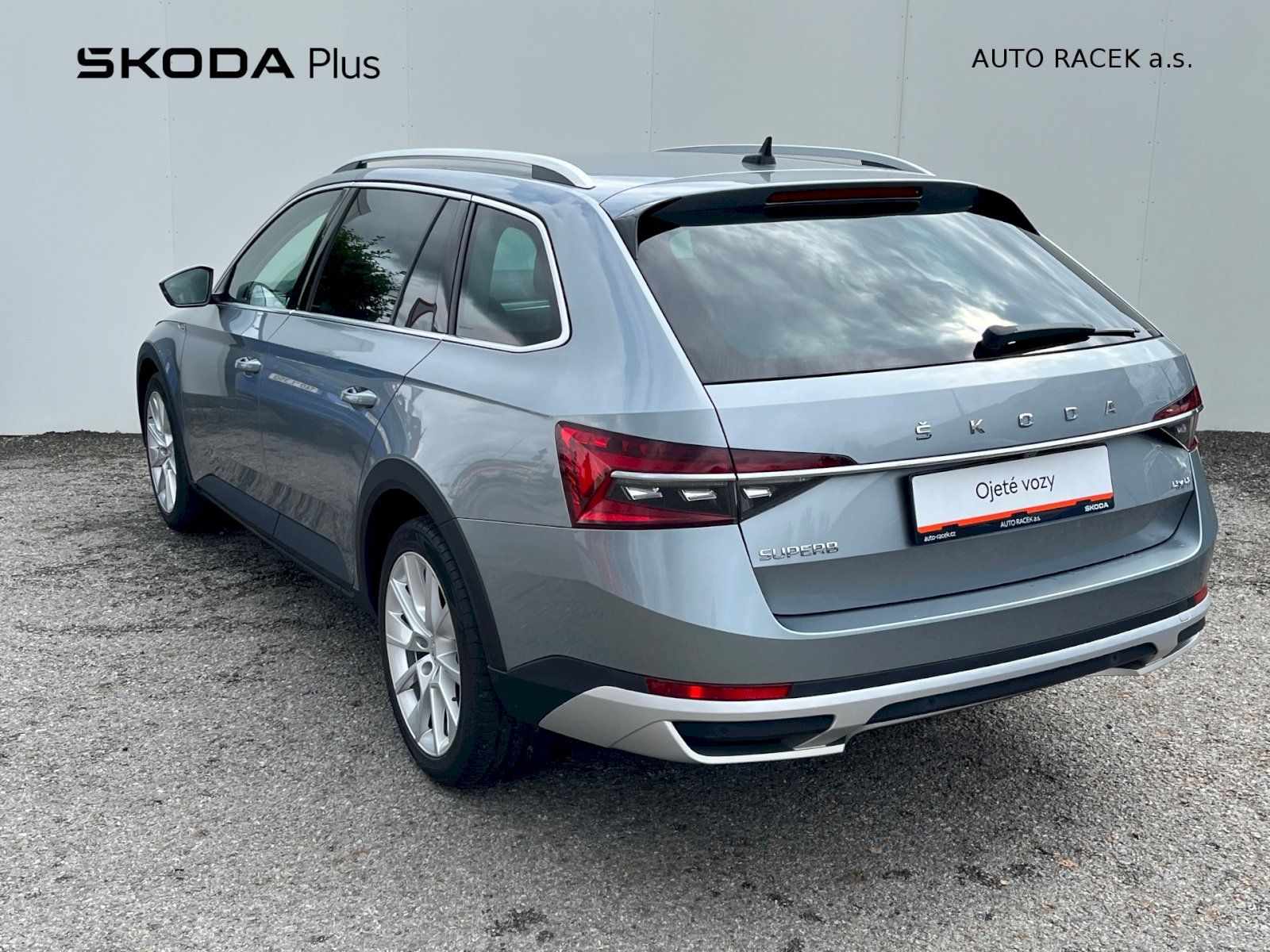 Škoda Superb, 2.0 TDI 140kW Scout Combi 4x4 - fotka 2