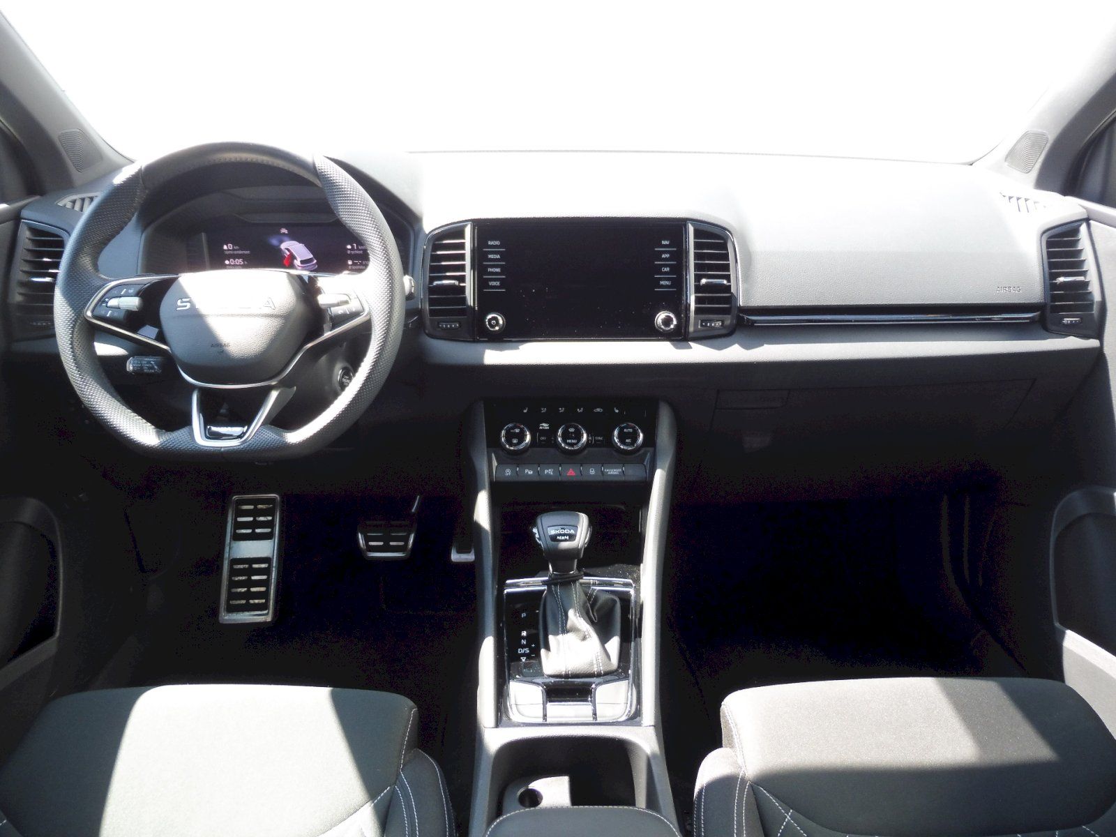 Škoda Karoq, SportLine 2,0 TSI 140kW DSG 4x - fotka 5