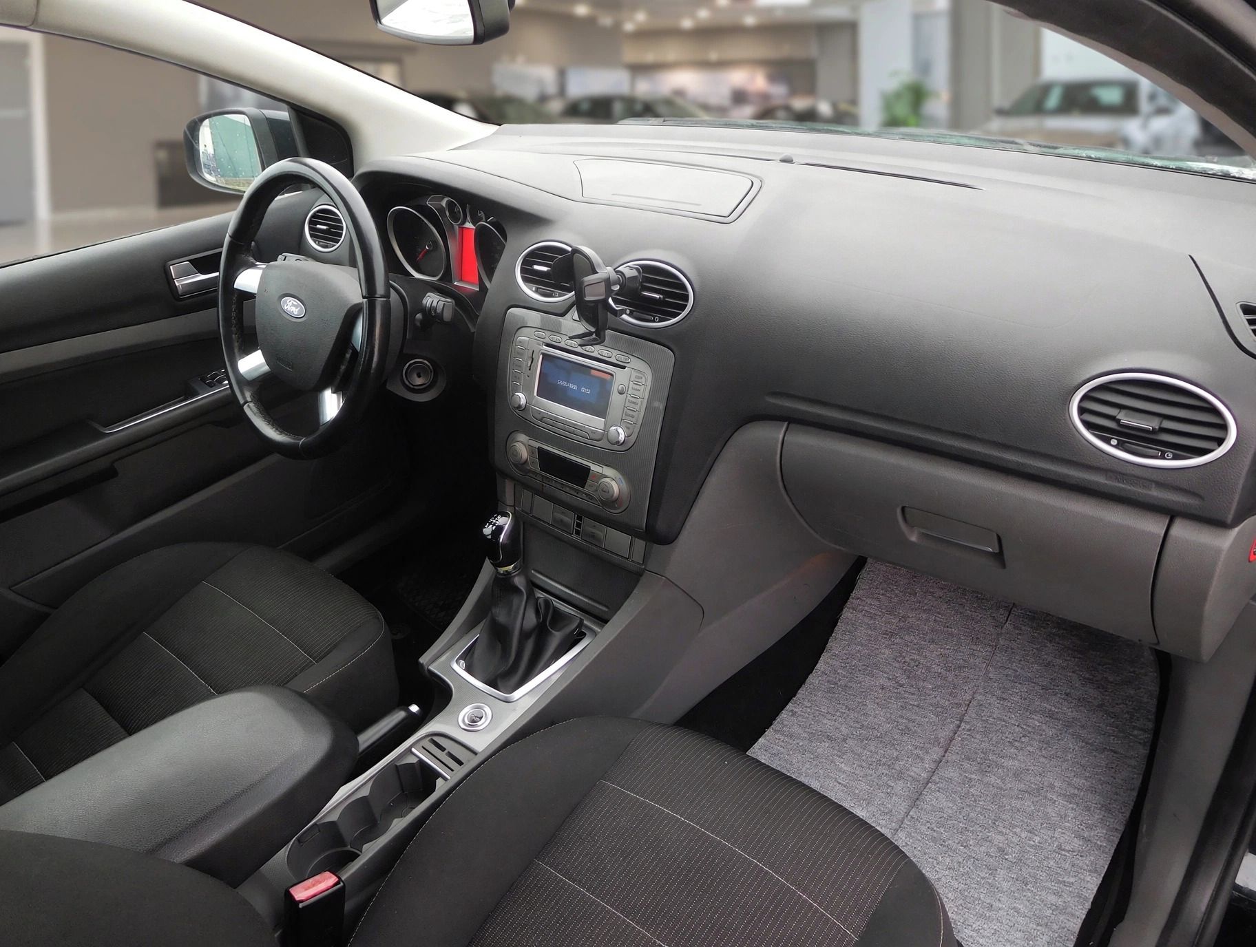 Ford Focus, Kombi 1.6 TDCi, 80 kW, Navi - fotka 4