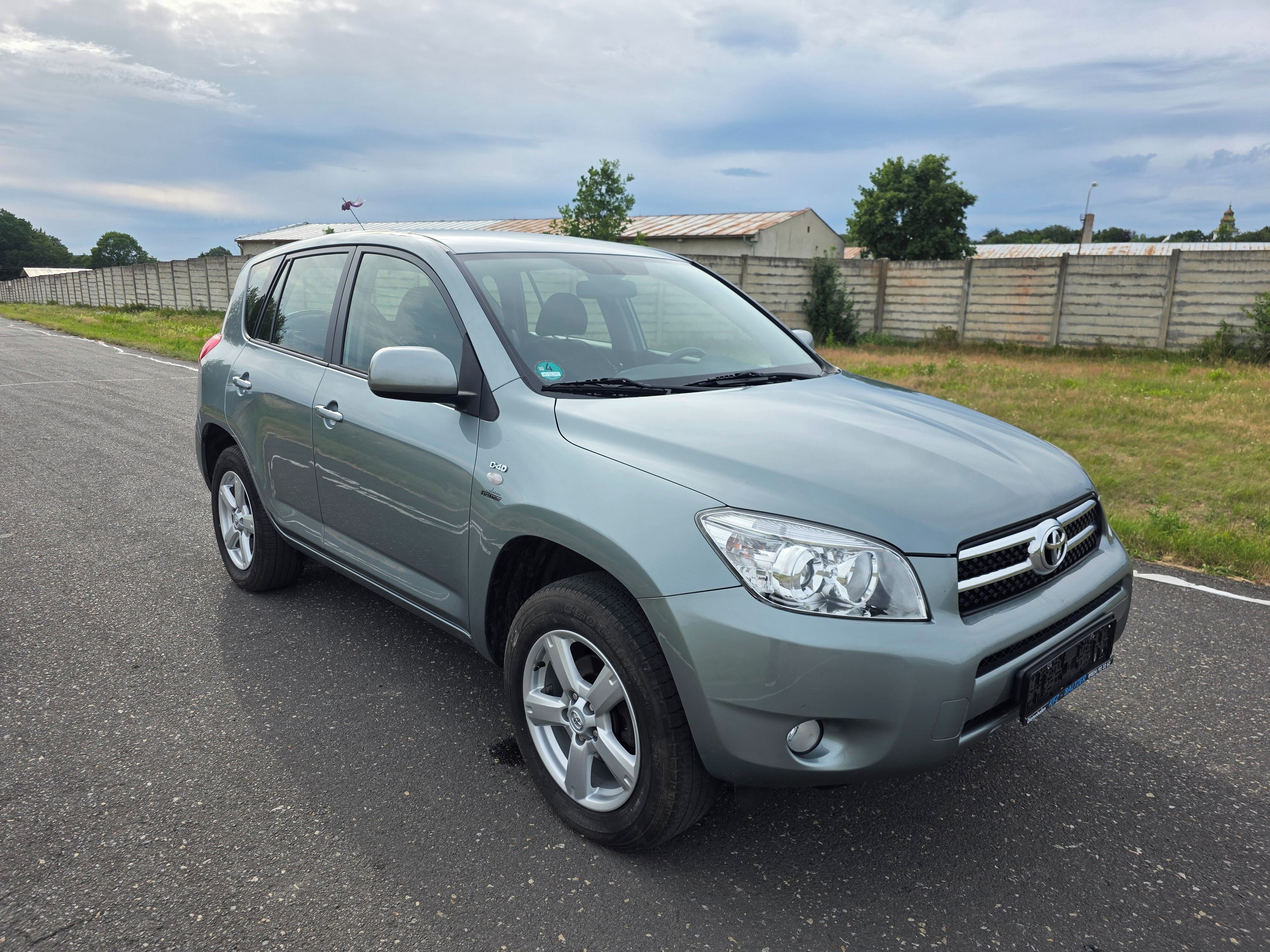 Toyota Rav4, 2.2 D 100kW 2. Majitel - fotka 4