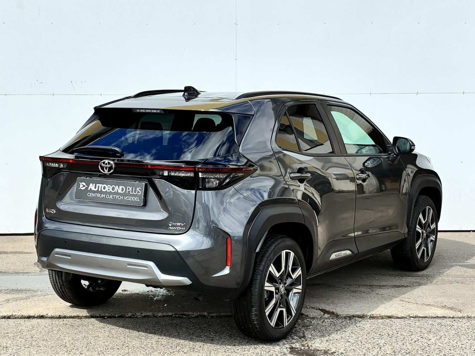 Toyota Yaris Cross, 1.5 HSD 130k e-CVT AWD Executi - fotka 2