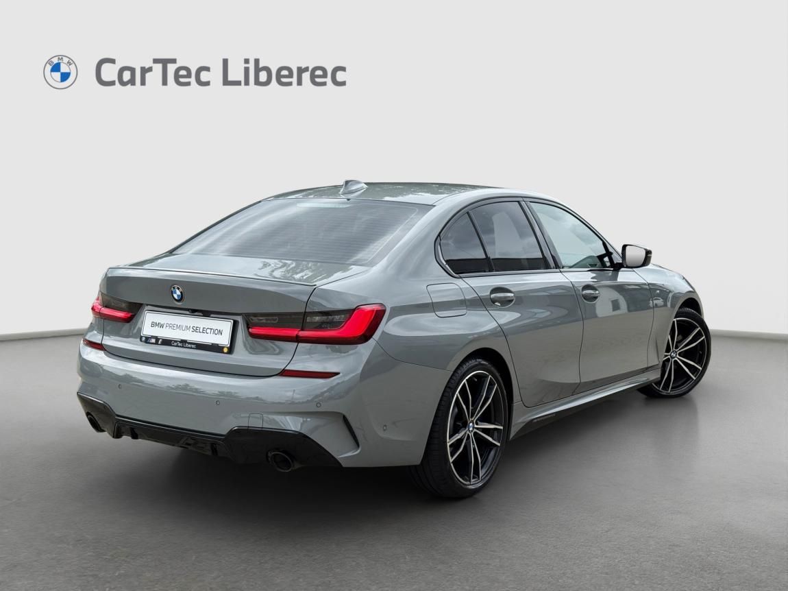 BMW Řada 3, 330d xDrive - fotka 3