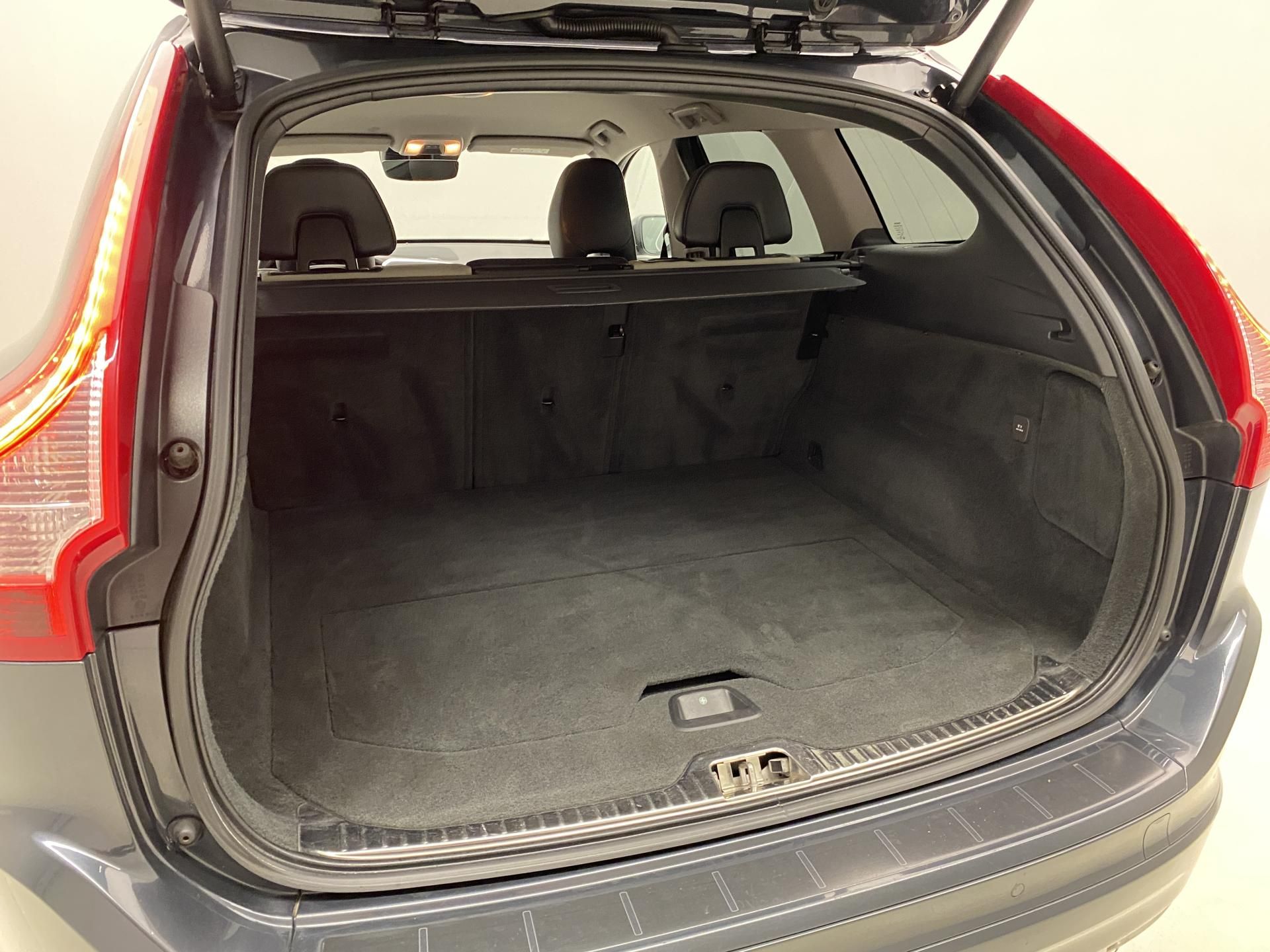 Volvo XC60, D5 AWD SUMMUM AUT - fotka 5