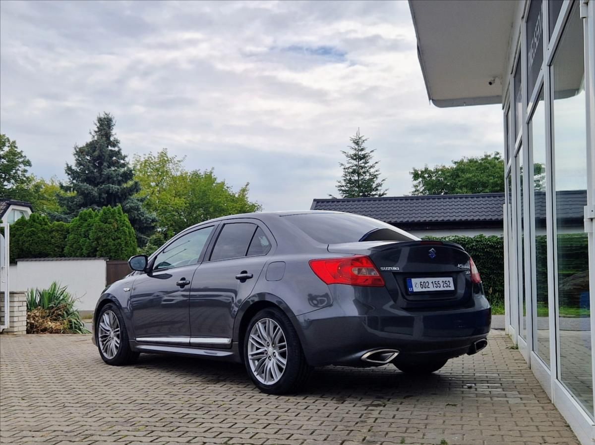 Suzuki Kizashi, 2,4 i 4x4 XENON AC ŠÍBR VÝHŘEV - fotka 3