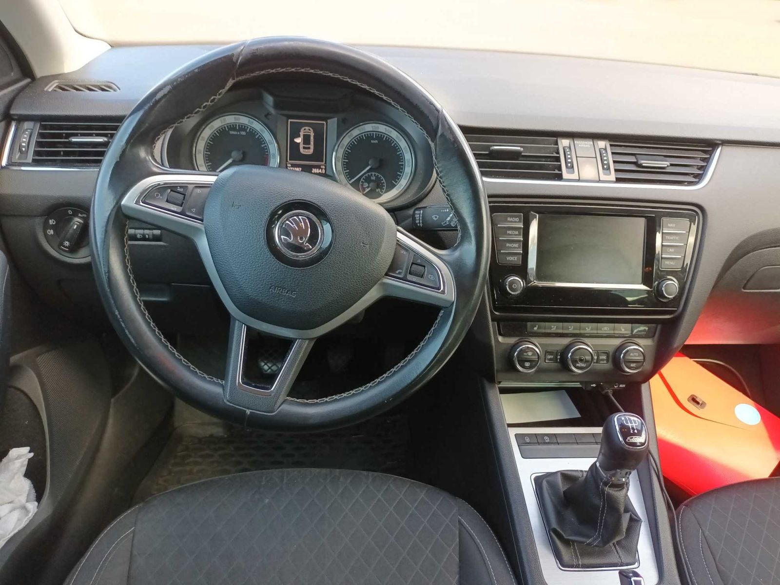 Škoda Octavia, 1.6 TDI, Edition, Navi - fotka 3