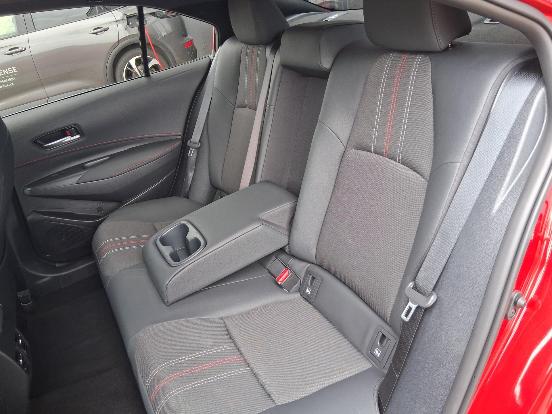 Toyota Corolla, GR SPORT 1.8 Hyb. 103 kW - fotka 5
